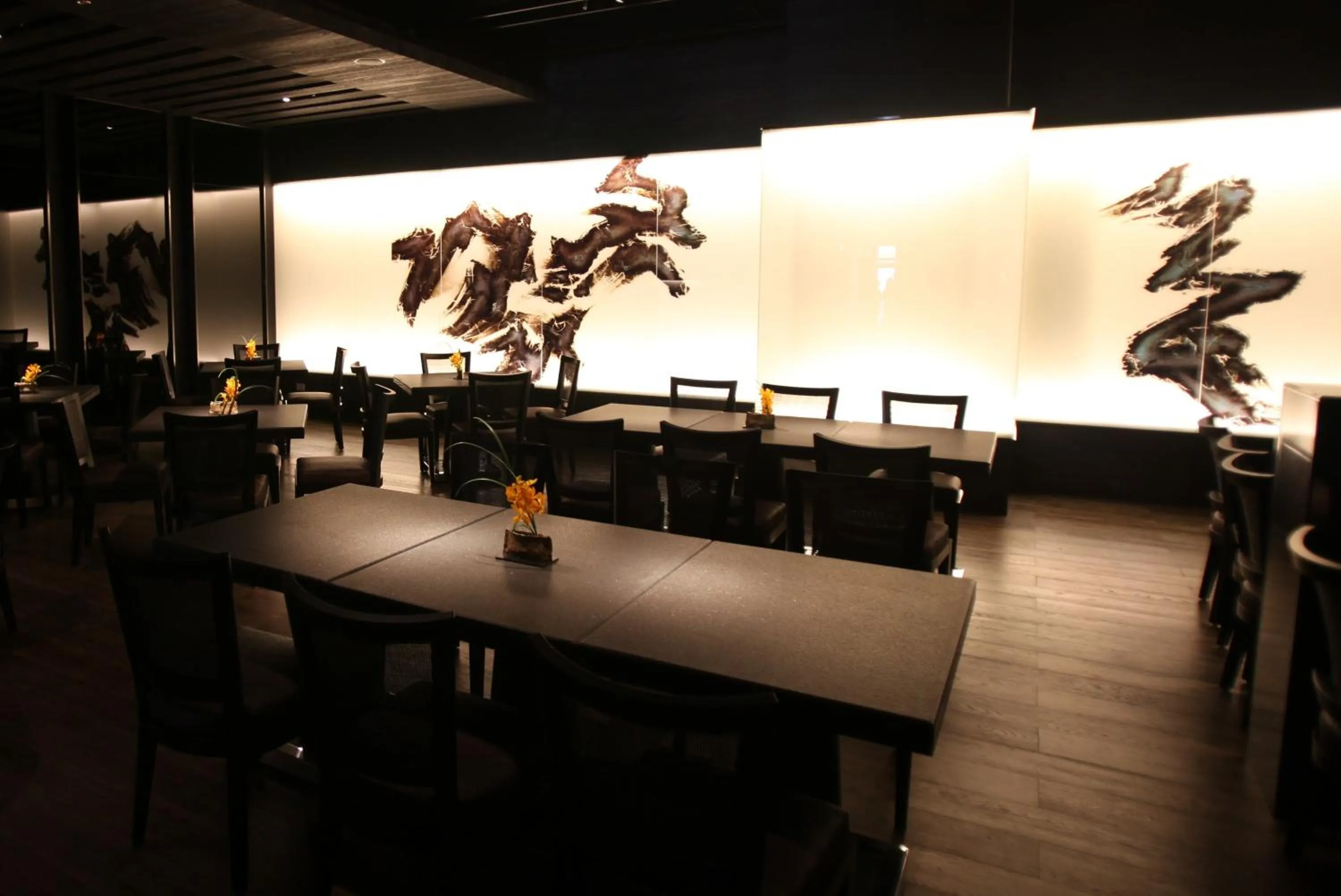 Restaurant/places to eat in Monarch Skyline Hotel-Near Taimall