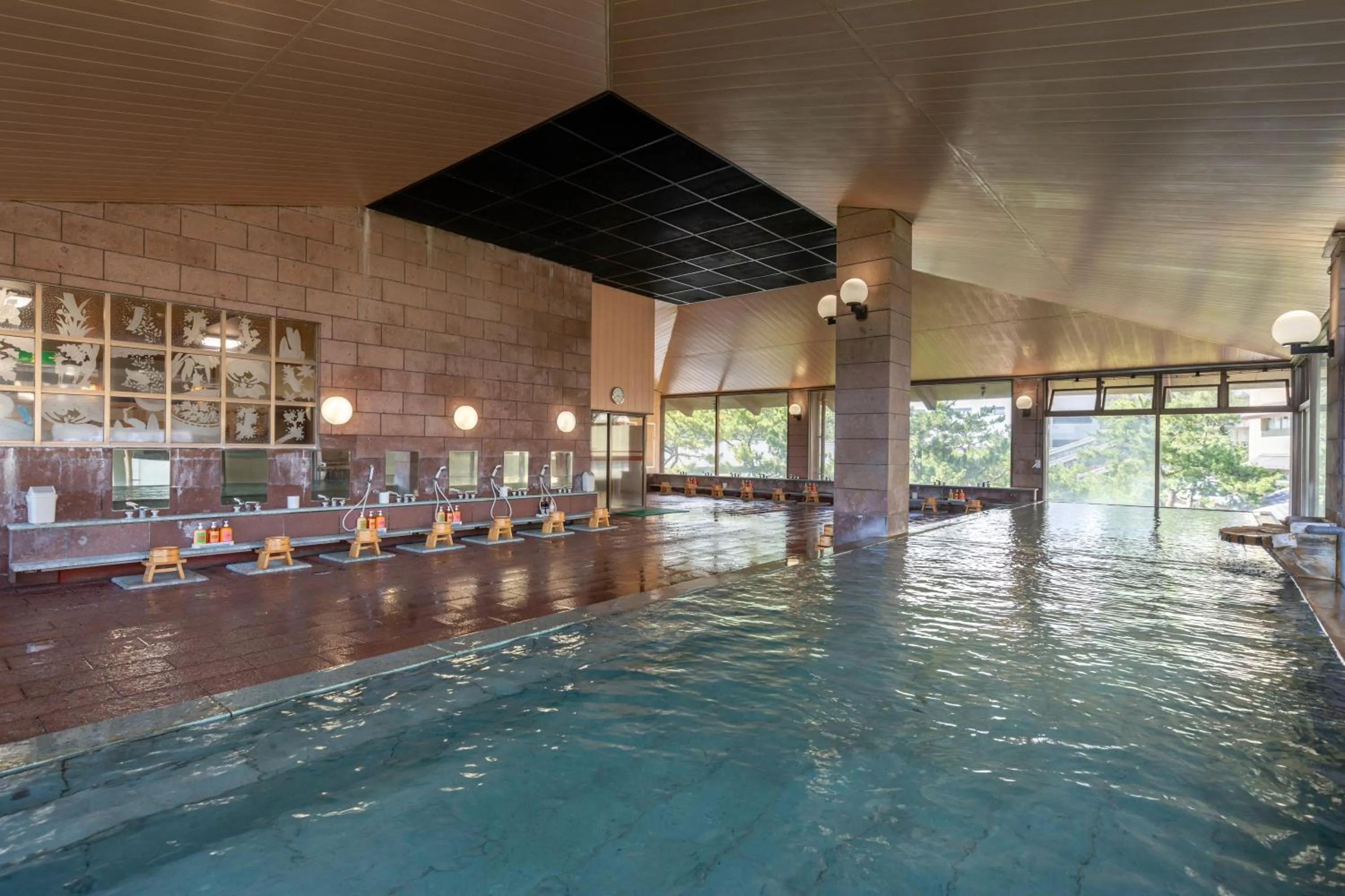 Hot Spring Bath in Kagoshima Sunamushionsen Ibusuki Hakusuikan