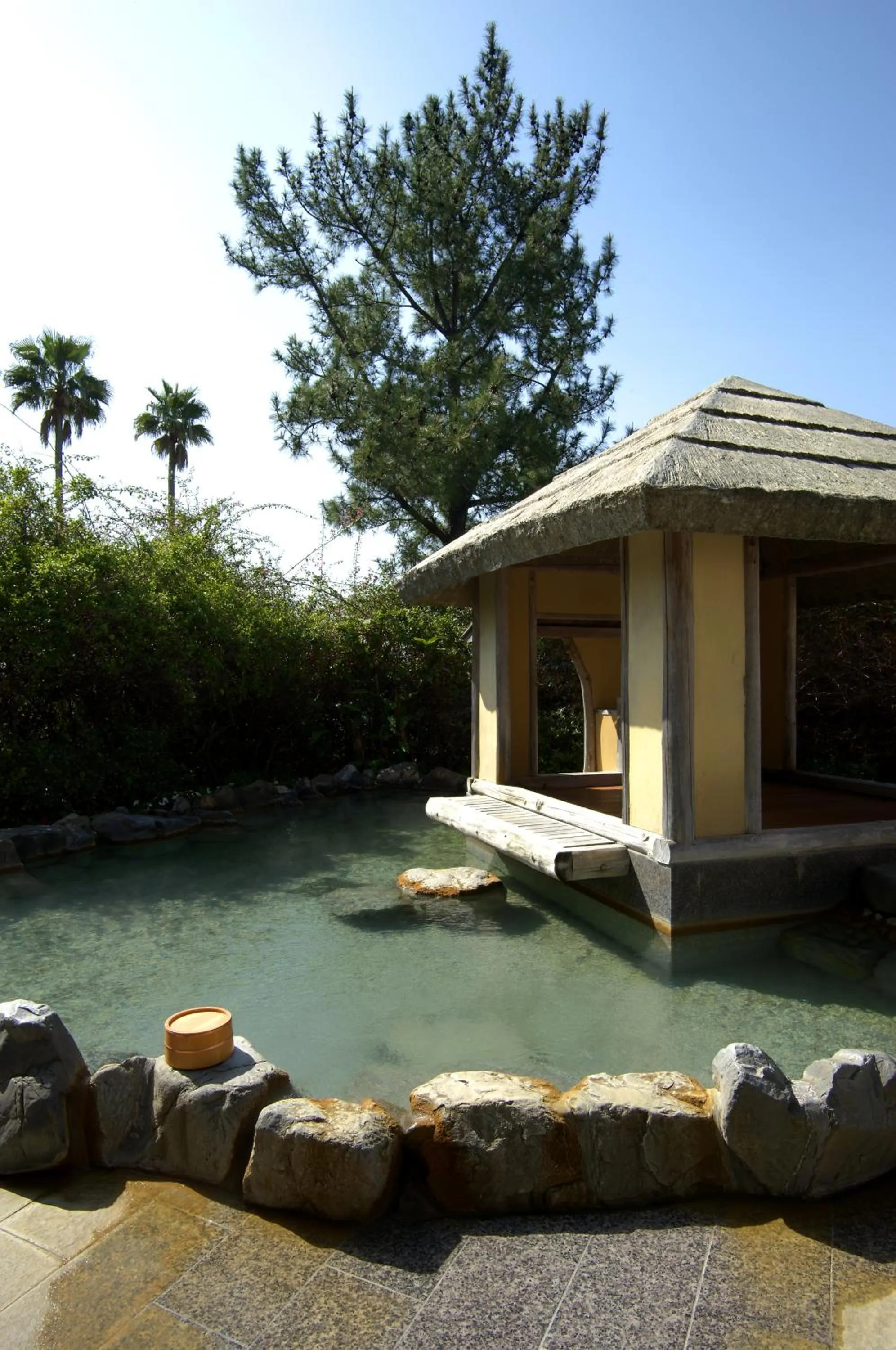 Hot Spring Bath in Kagoshima Sunamushionsen Ibusuki Hakusuikan