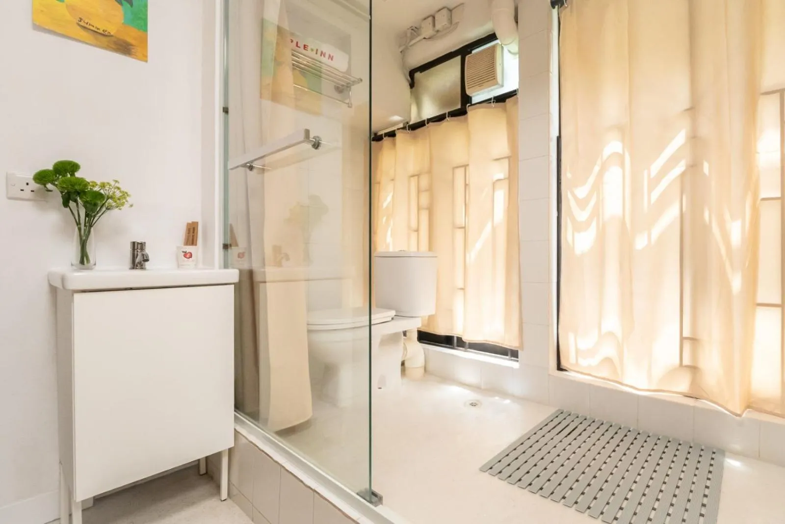 Bathroom in Apple lnn Causeway Bay