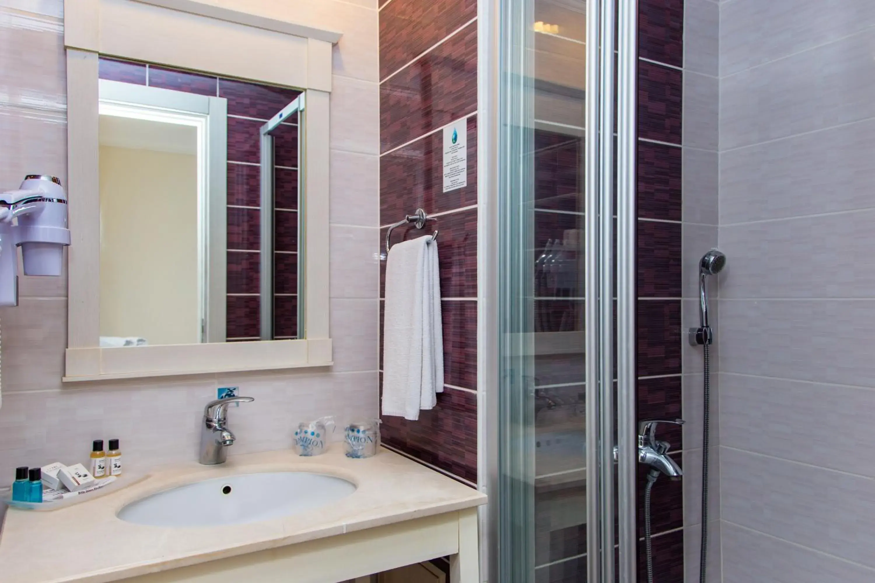 Standard Twin Room in Champion Holiday Village Standard Twin Room in Champion Holiday Village