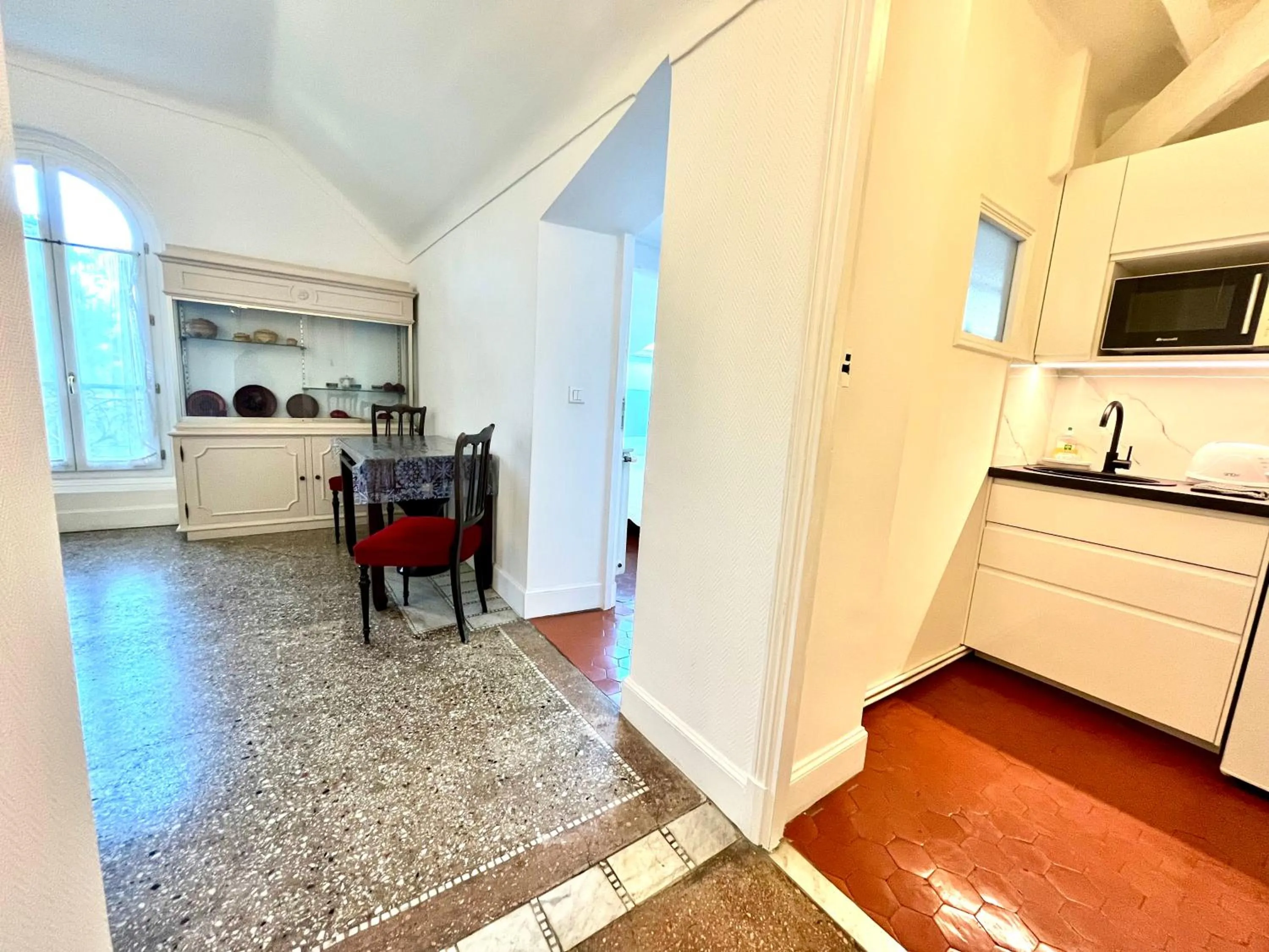 Kitchen or kitchenette in Résidence La Villa Léonie