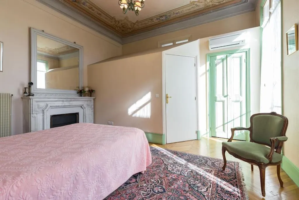 Photo of the whole room, Bed in Résidence La Villa Léonie