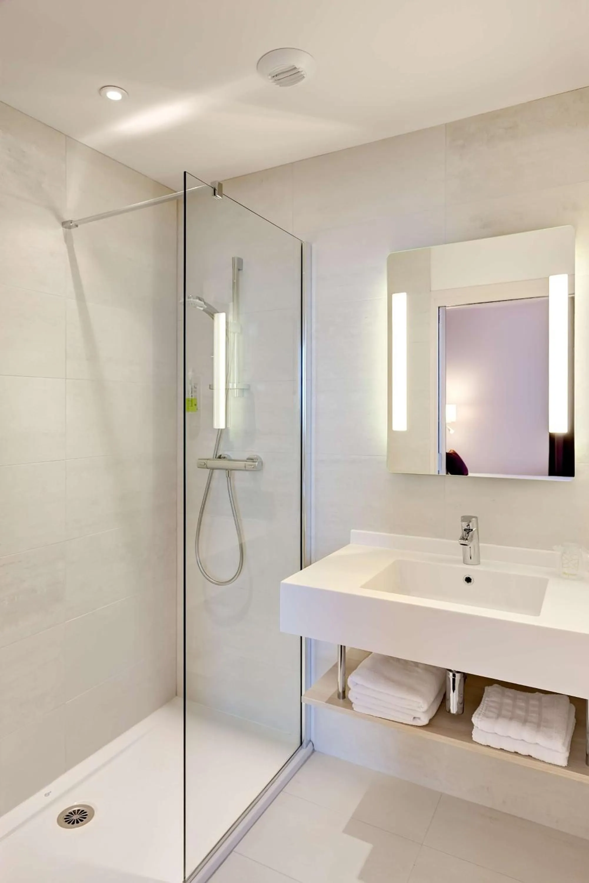 Bathroom in Brit Hotel Vendée Mer