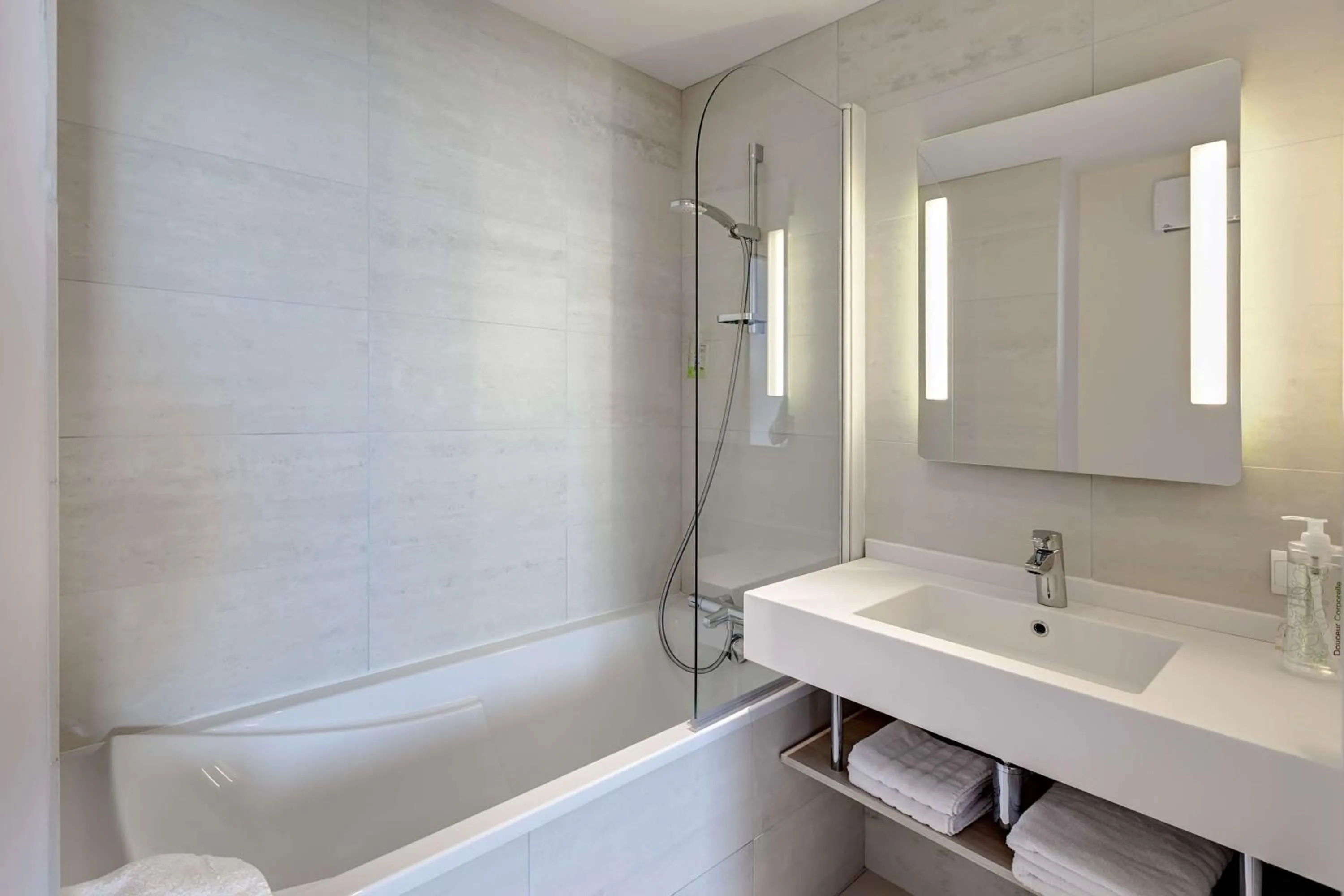 Bathroom in Brit Hotel Vendée Mer