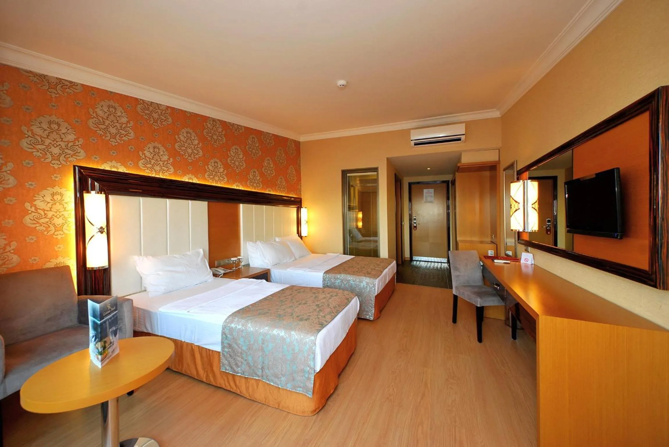 Photo of the whole room, Bed in Golden Rock Beach