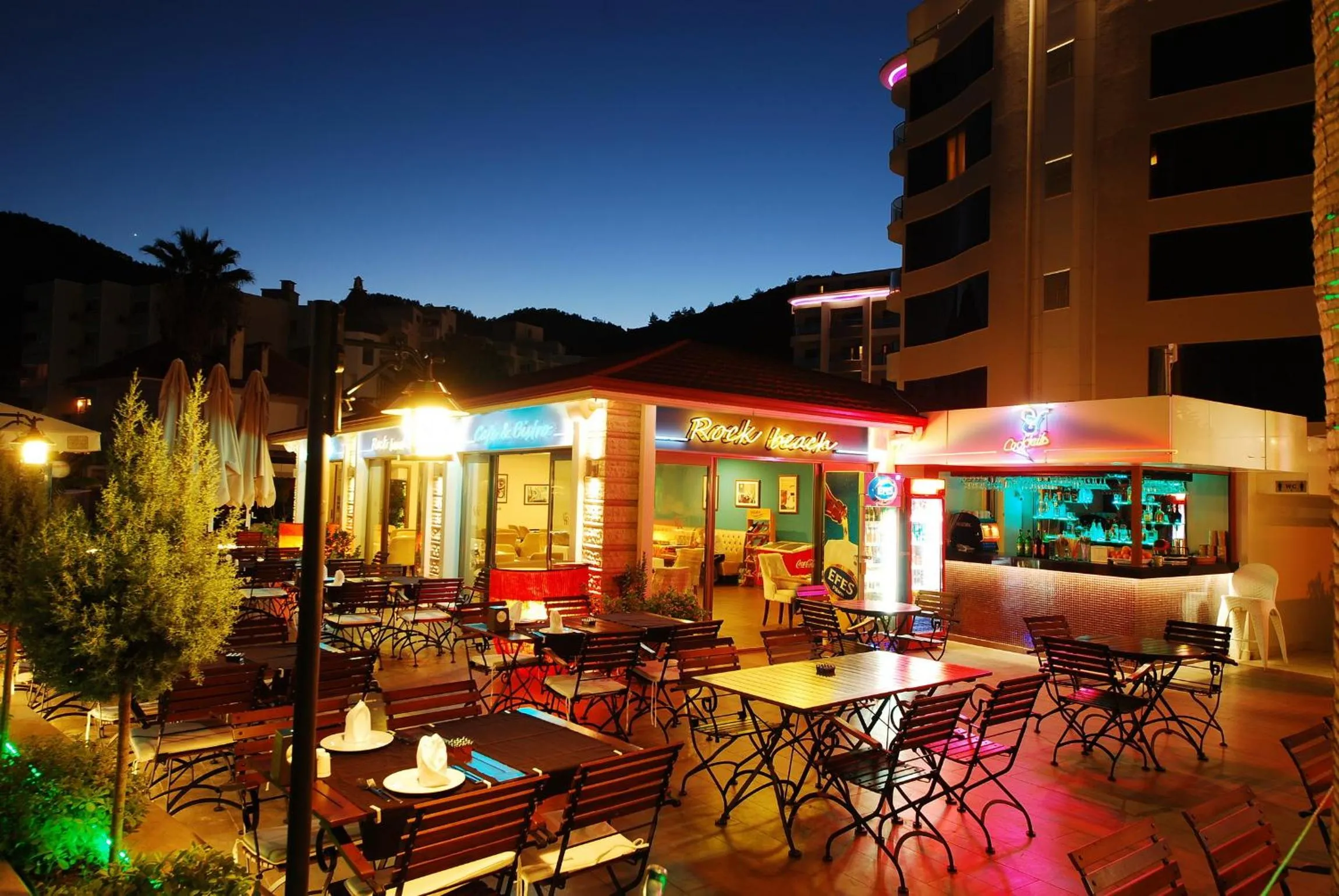 Restaurant/places to eat in Golden Rock Beach