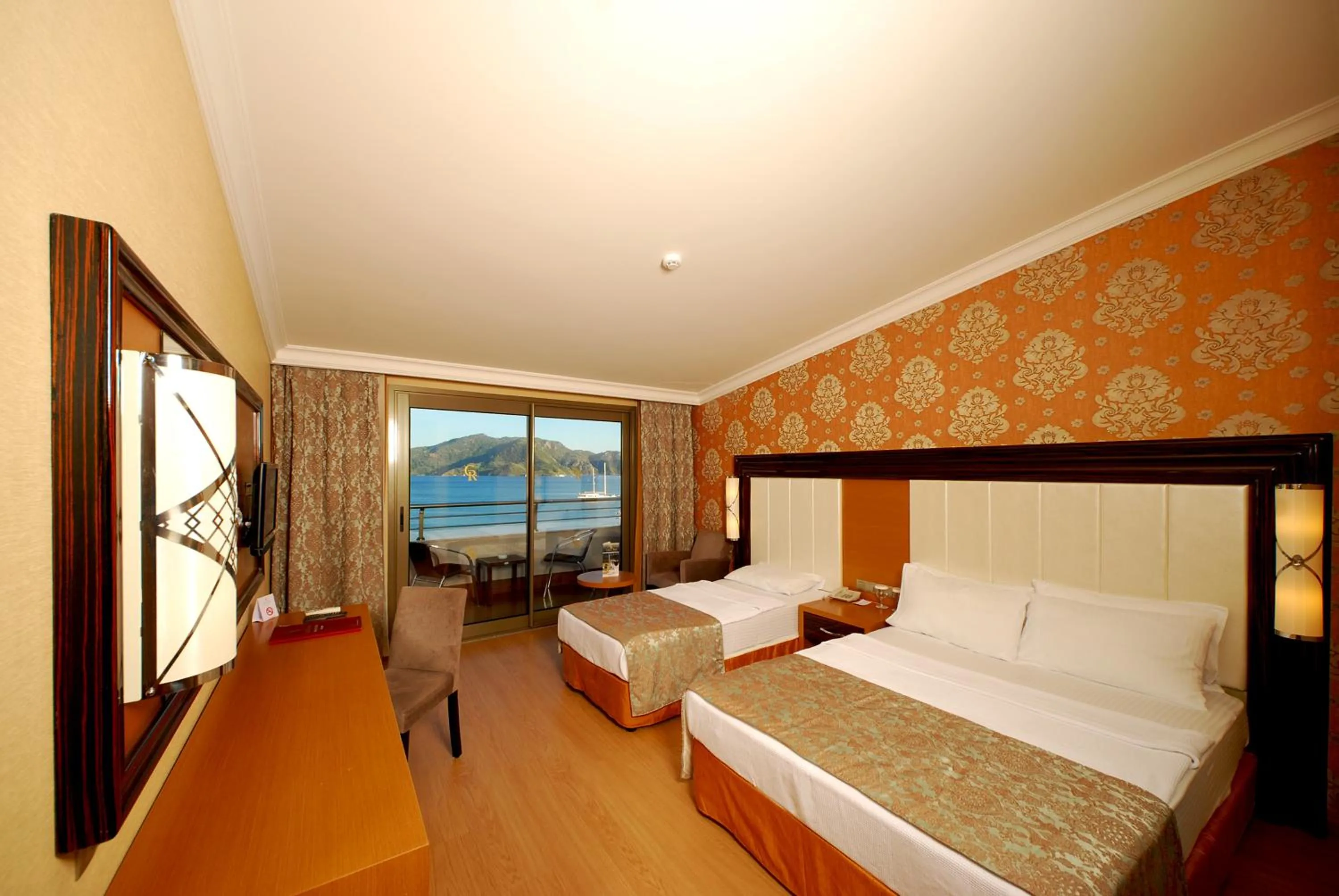 Photo of the whole room, Bed in Golden Rock Beach