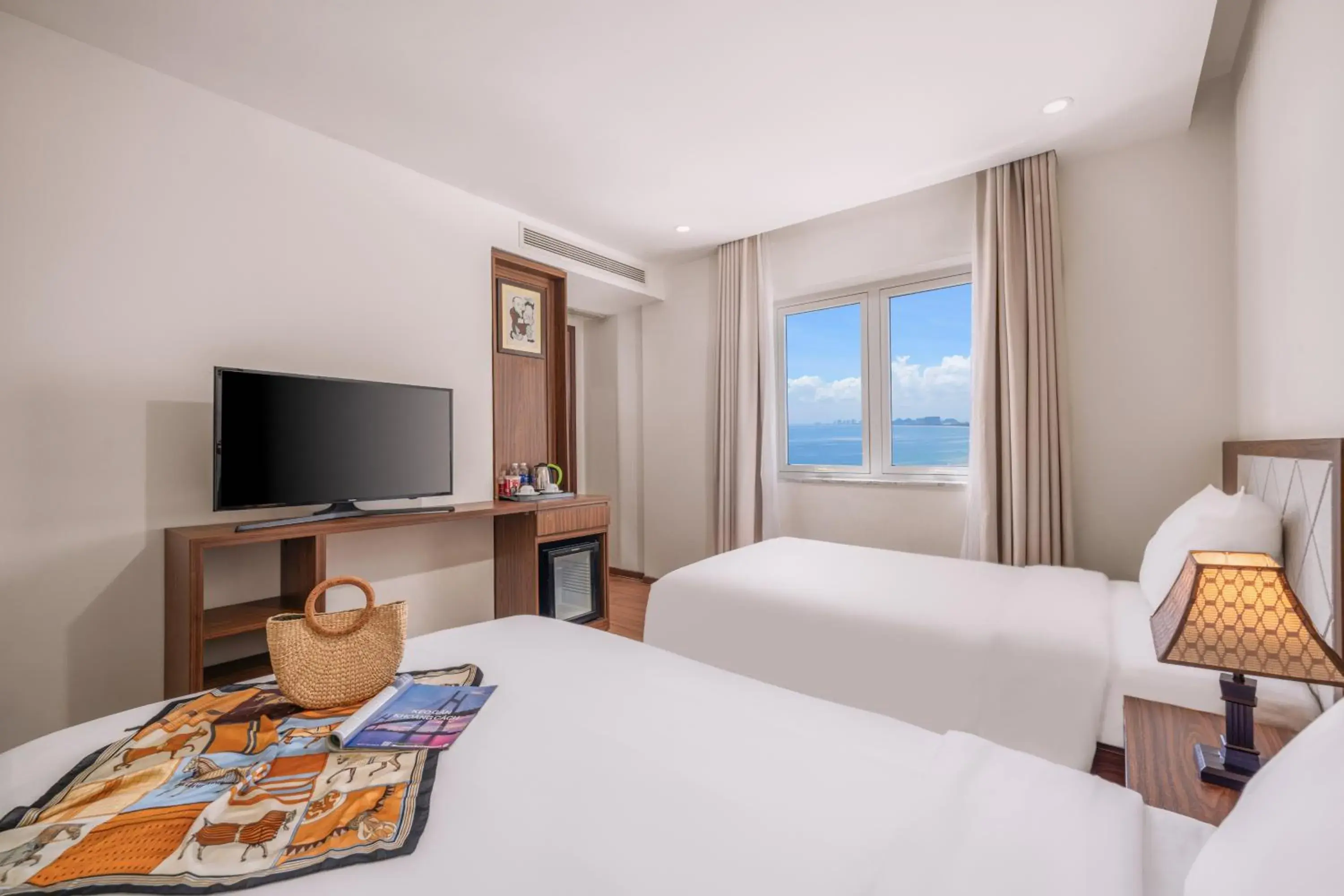 Deluxe Twin Room in De Lamour Hotel Da Nang Deluxe Twin Room in De Lamour Hotel Da Nang