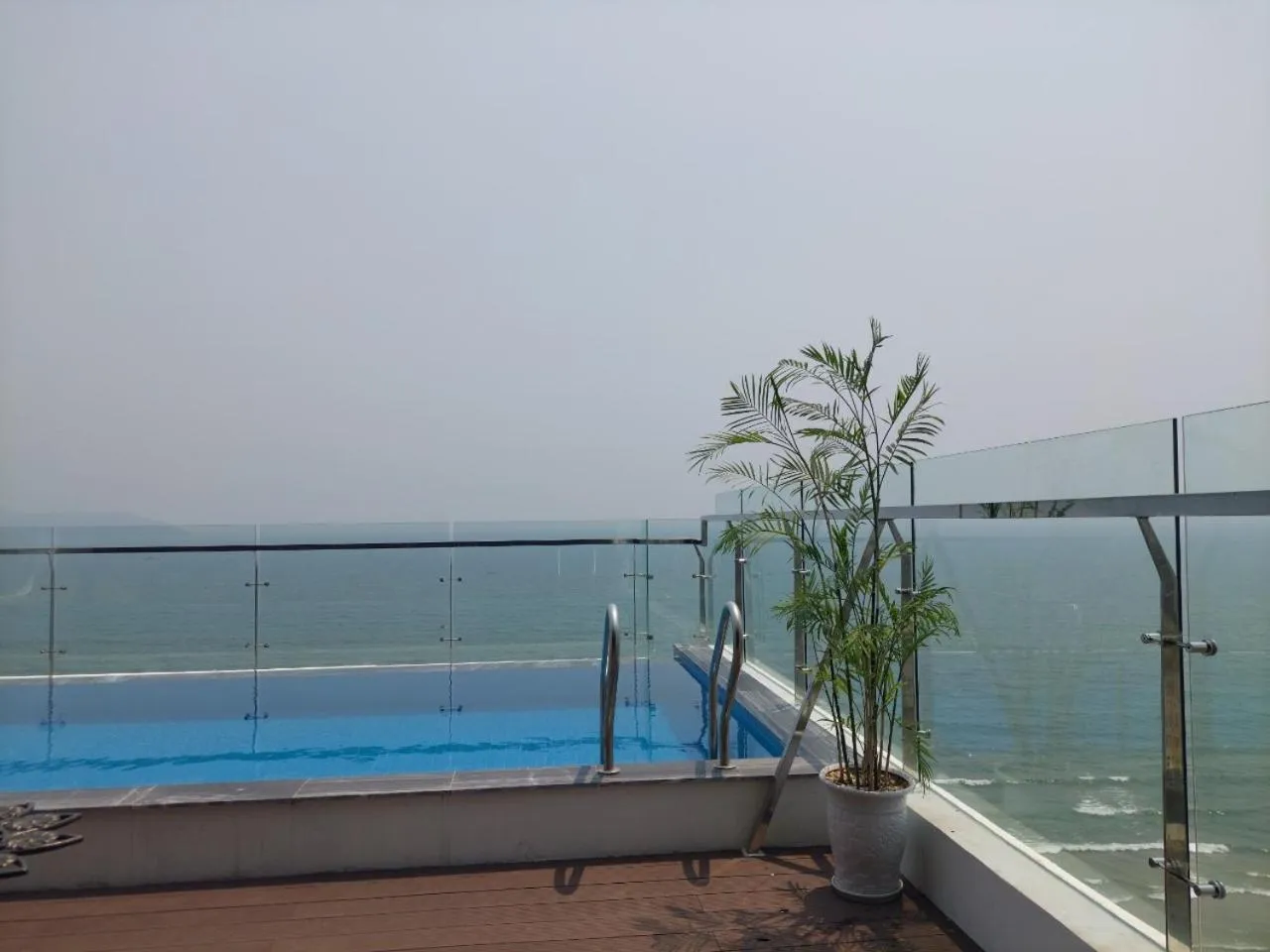 Swimming pool in De Lamour Hotel Da Nang