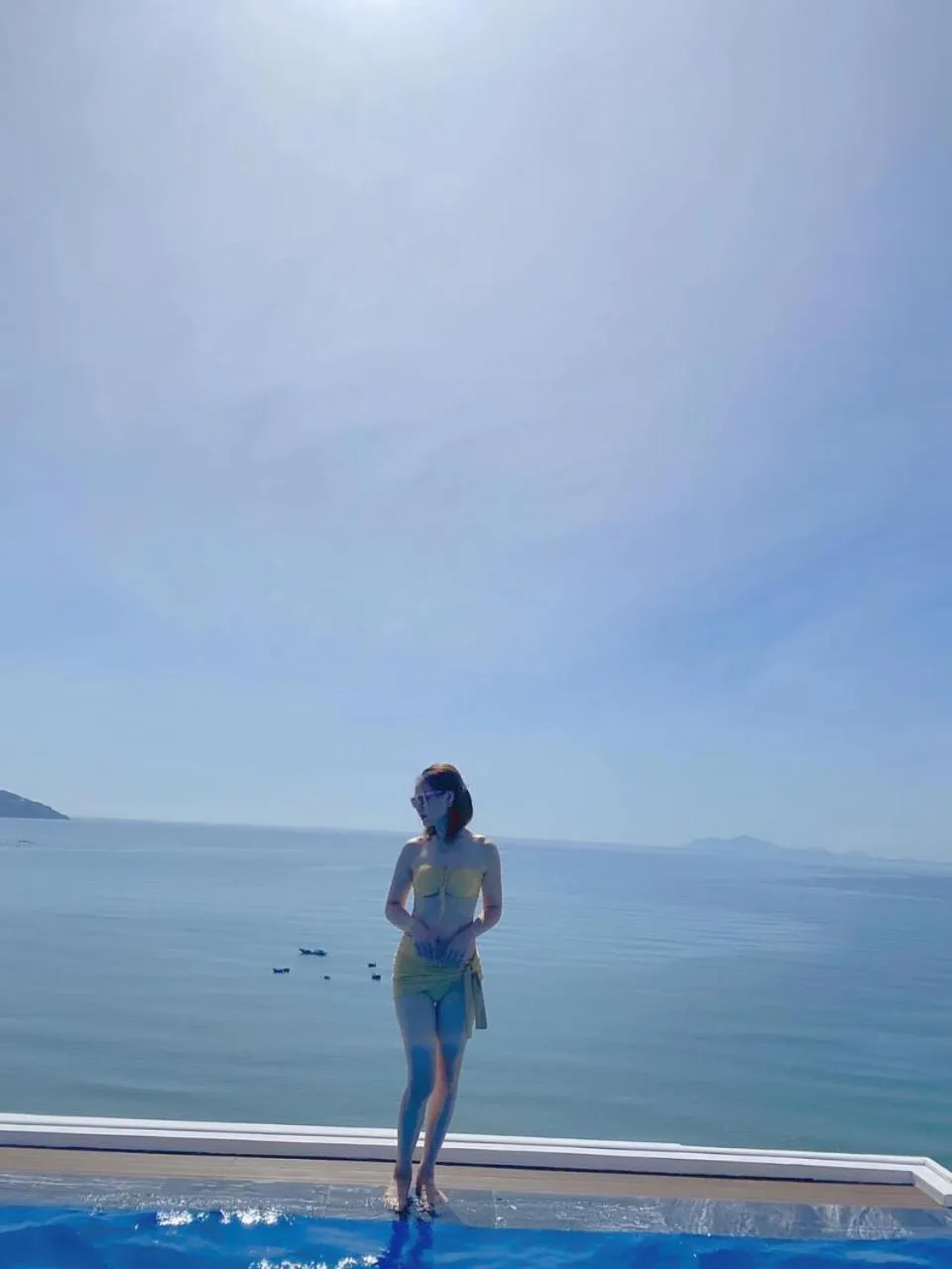 Swimming pool in De Lamour Hotel Da Nang