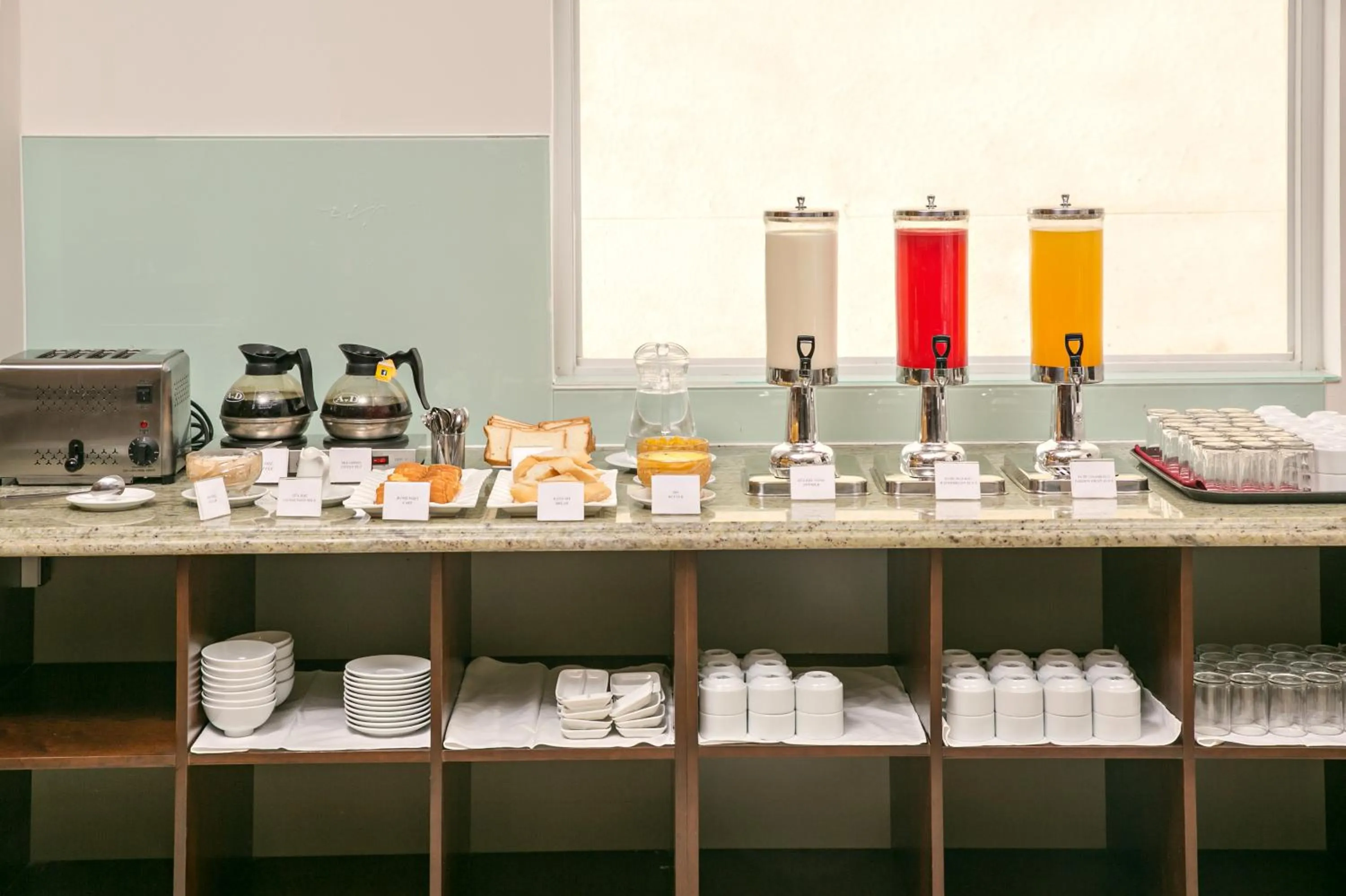 Restaurant/places to eat in De Lamour Hotel Da Nang