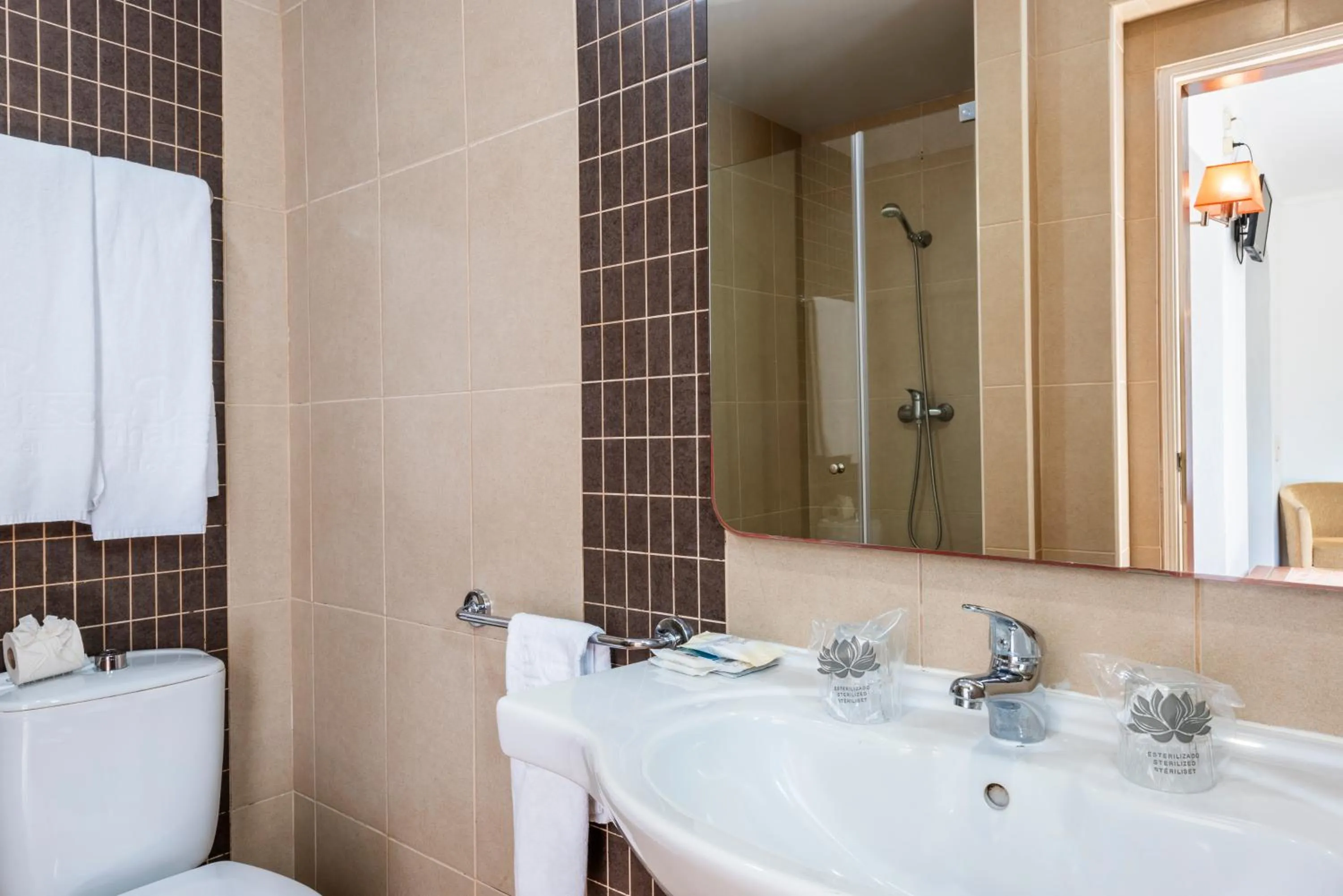 Shower in Hotel Pinhal do Sol