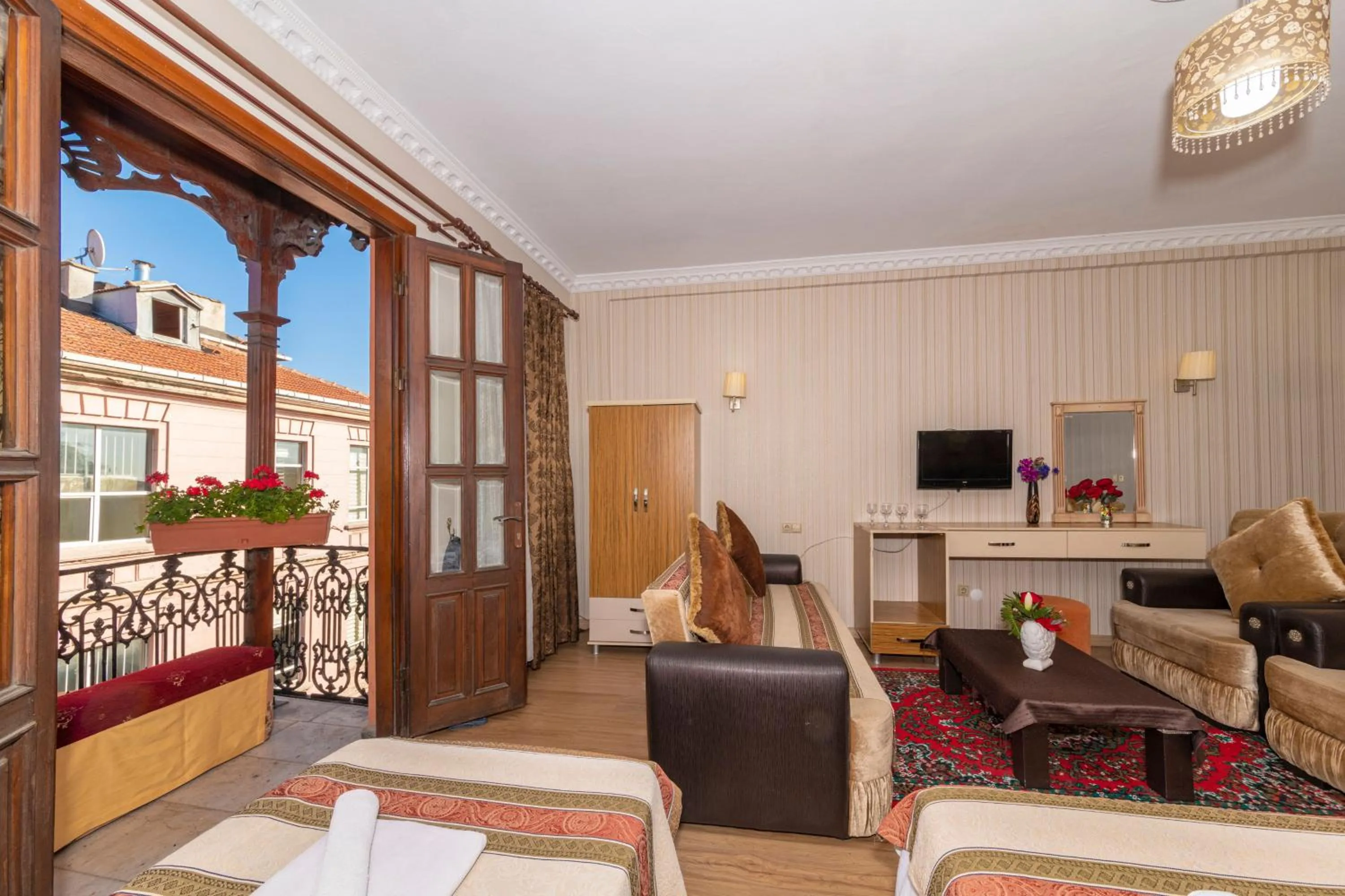 TV and multimedia in Ista Palace Hotel