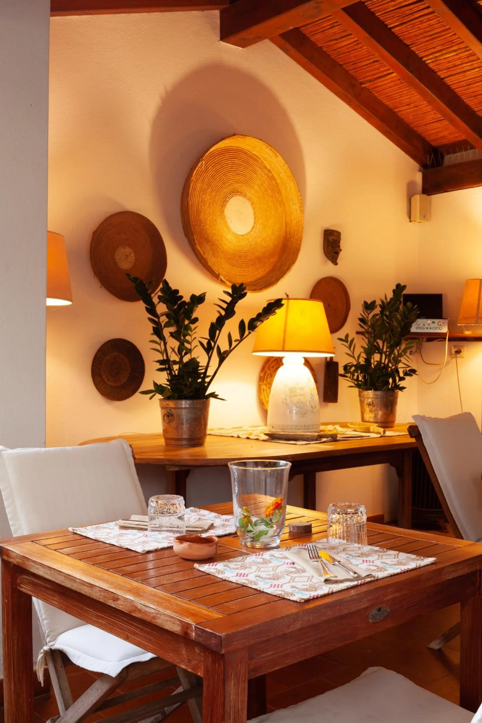 Restaurant/places to eat in Nora Club Hotel & Spa