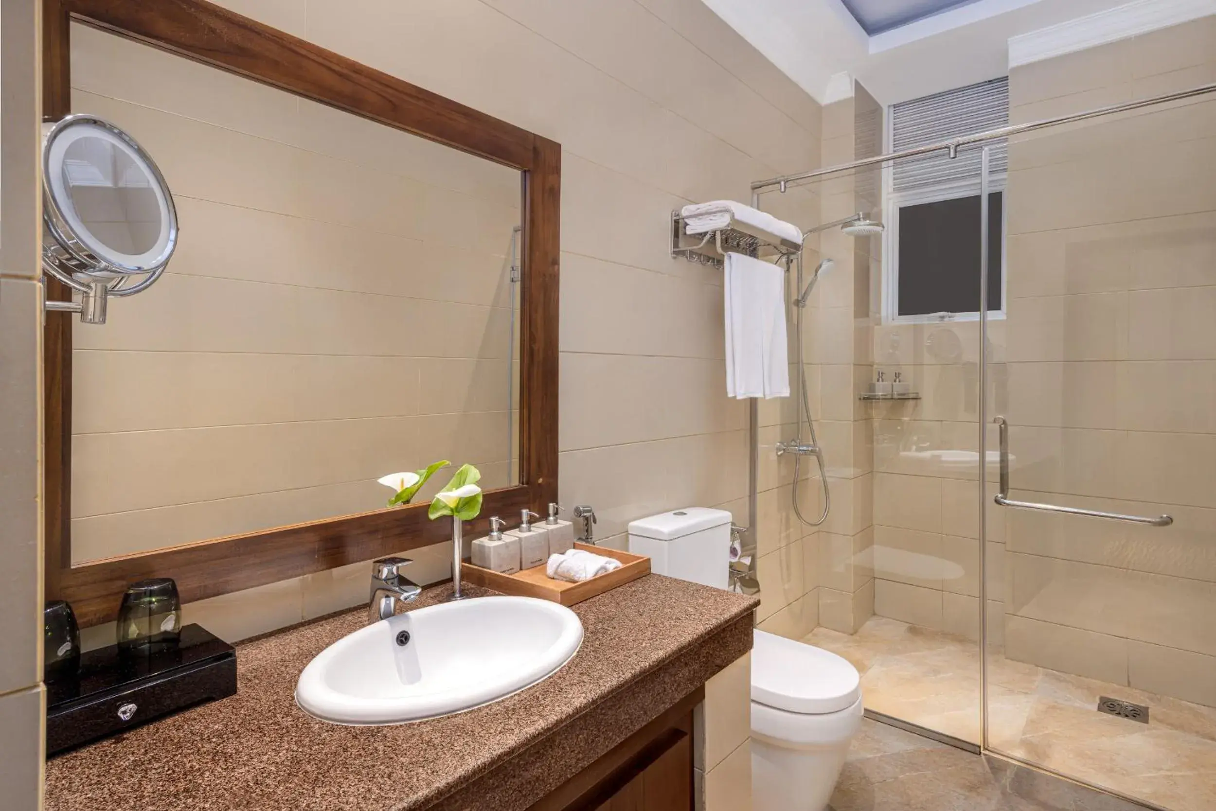 Deluxe Quadruple Room with Mountain View in The Golden Ridge Hotel Deluxe Quadruple Room with Mountain View in The Golden Ridge Hotel