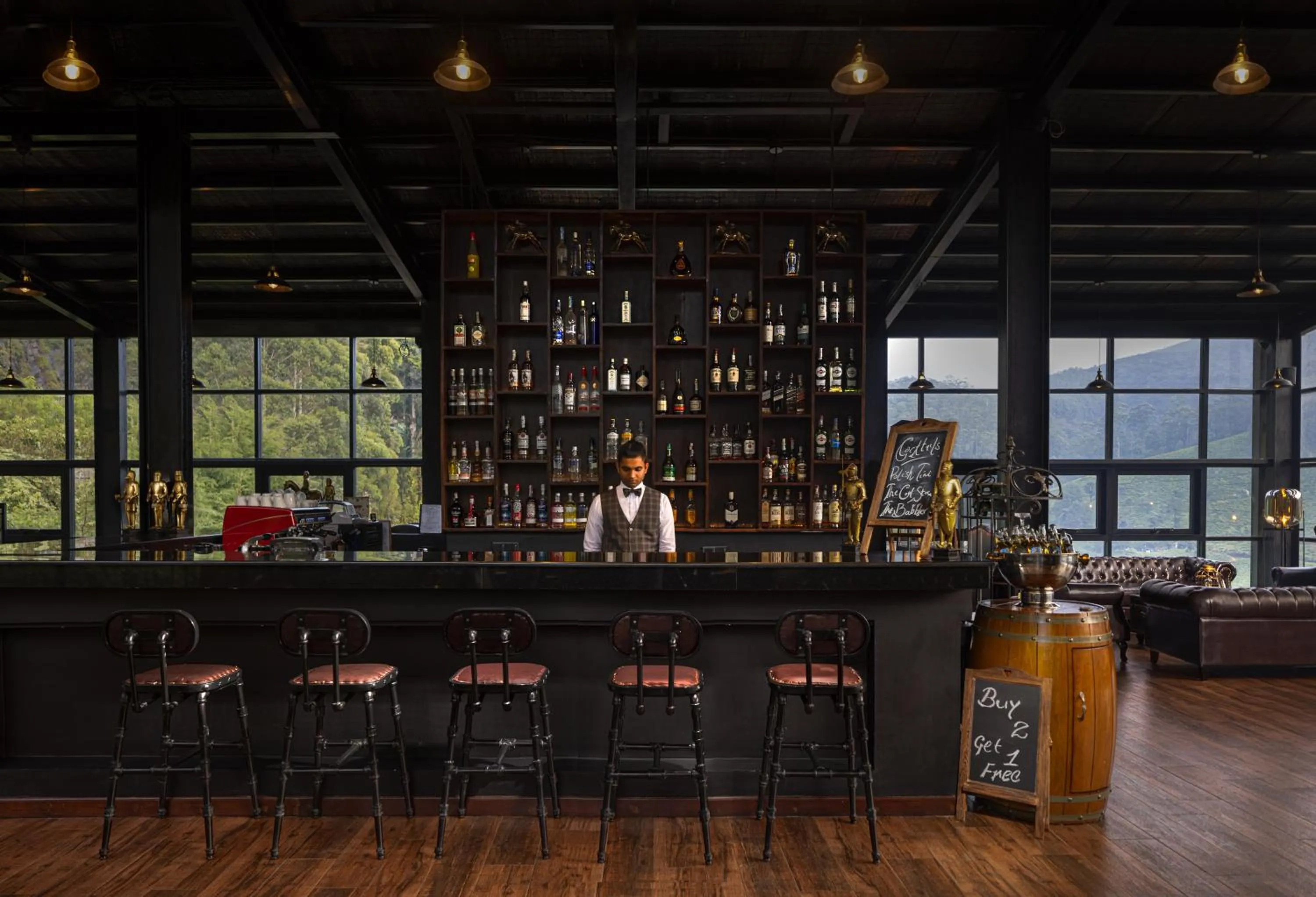 Nightclub / DJ in The Golden Ridge Hotel