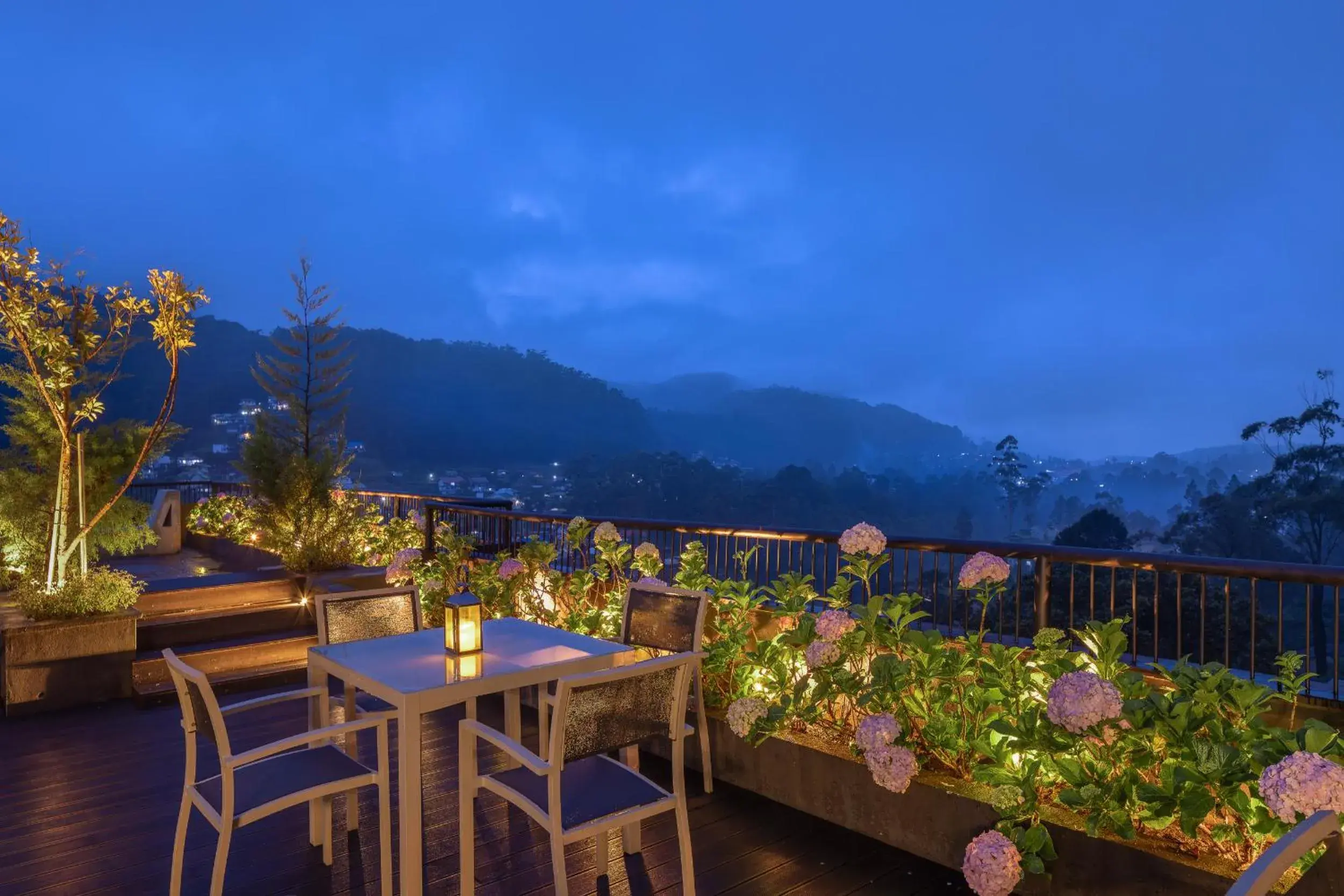 Restaurant/places to eat in The Golden Ridge Hotel Restaurant/places to eat in The Golden Ridge Hotel