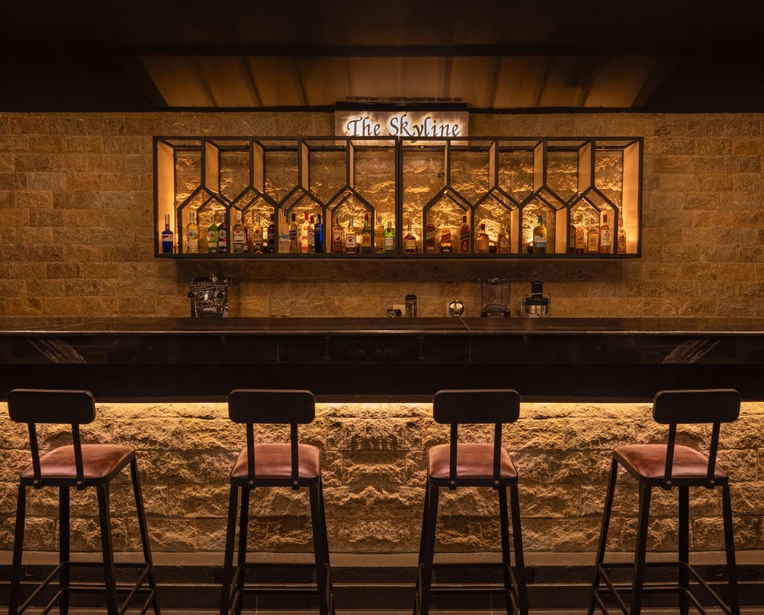 Restaurant/places to eat in The Golden Ridge Hotel