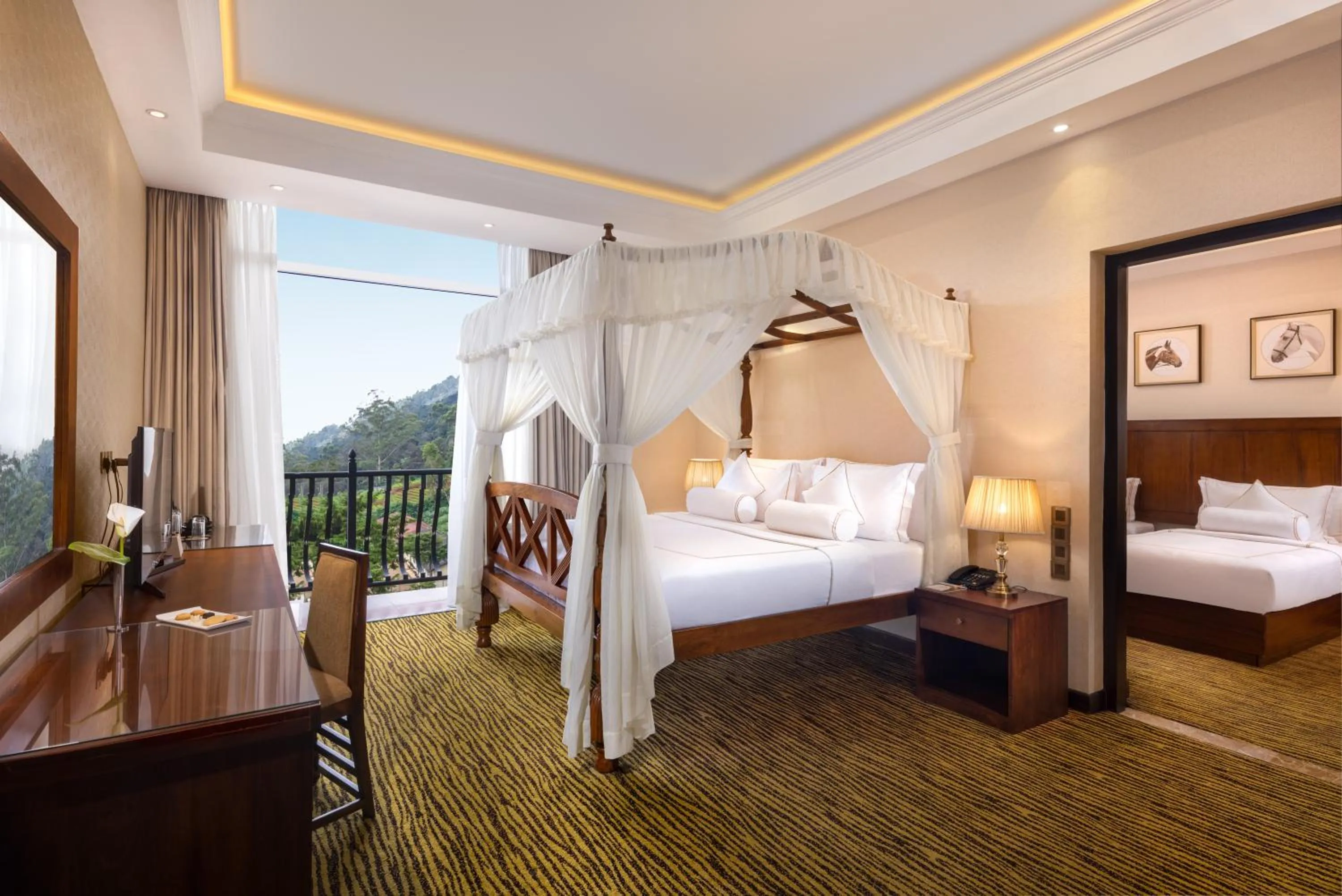 Bed in The Golden Ridge Hotel