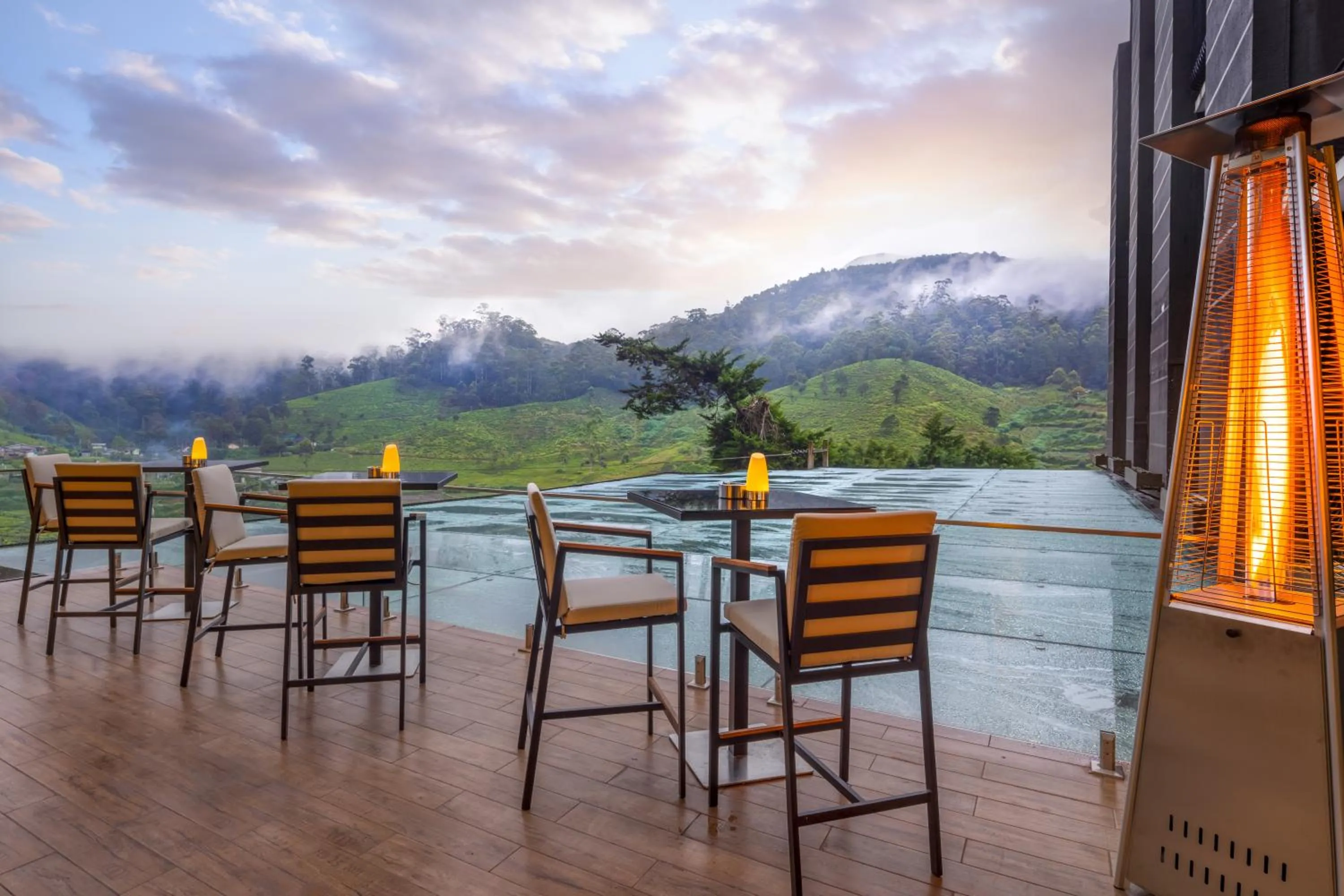 Restaurant/places to eat in The Golden Ridge Hotel