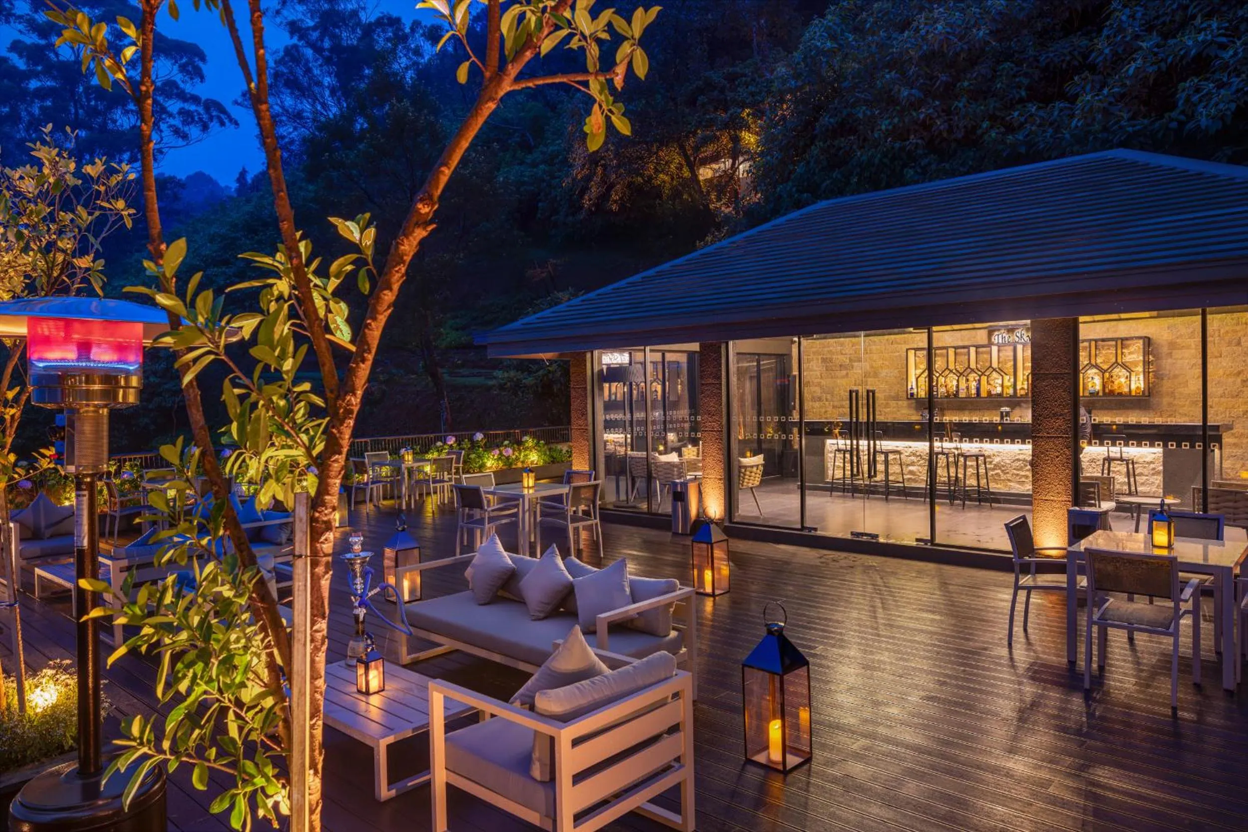 Restaurant/places to eat in The Golden Ridge Hotel