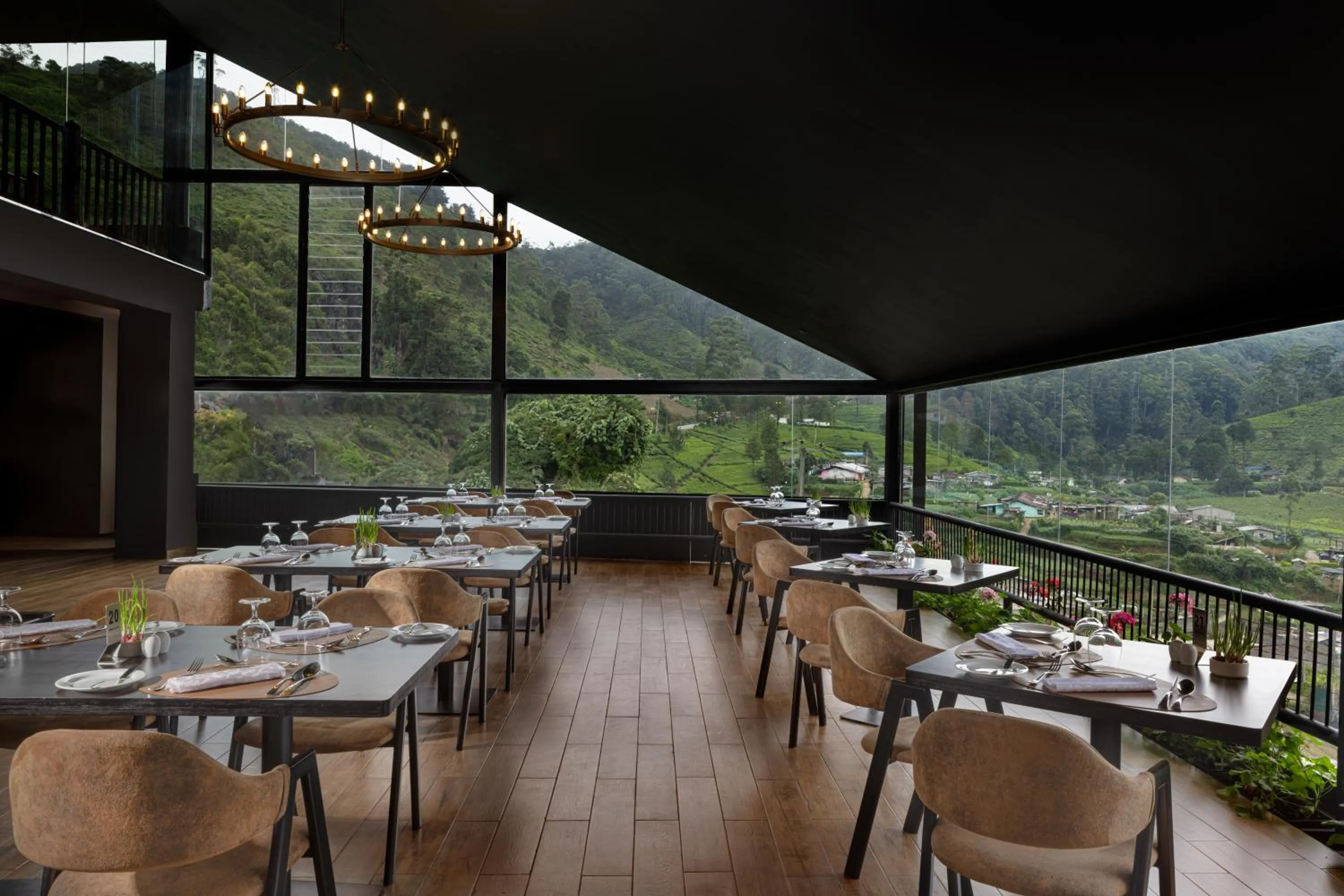 Restaurant/places to eat in The Golden Ridge Hotel