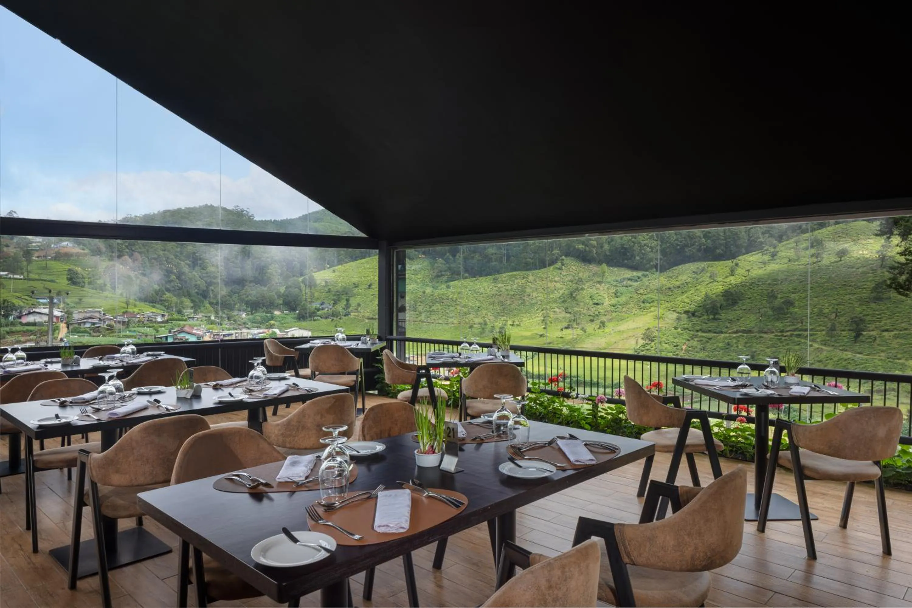 Restaurant/places to eat in The Golden Ridge Hotel