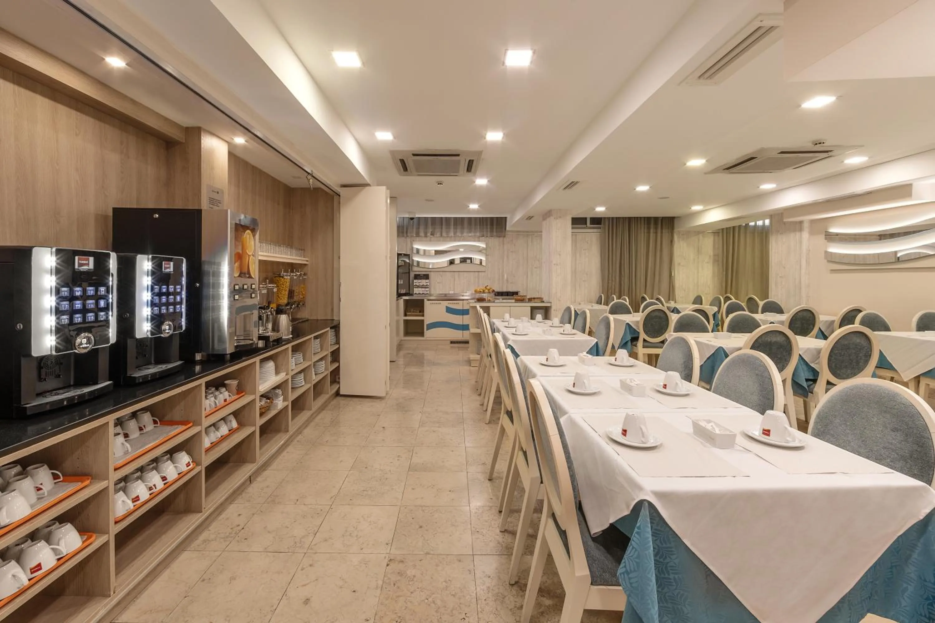 Restaurant/places to eat in Hotel Lido