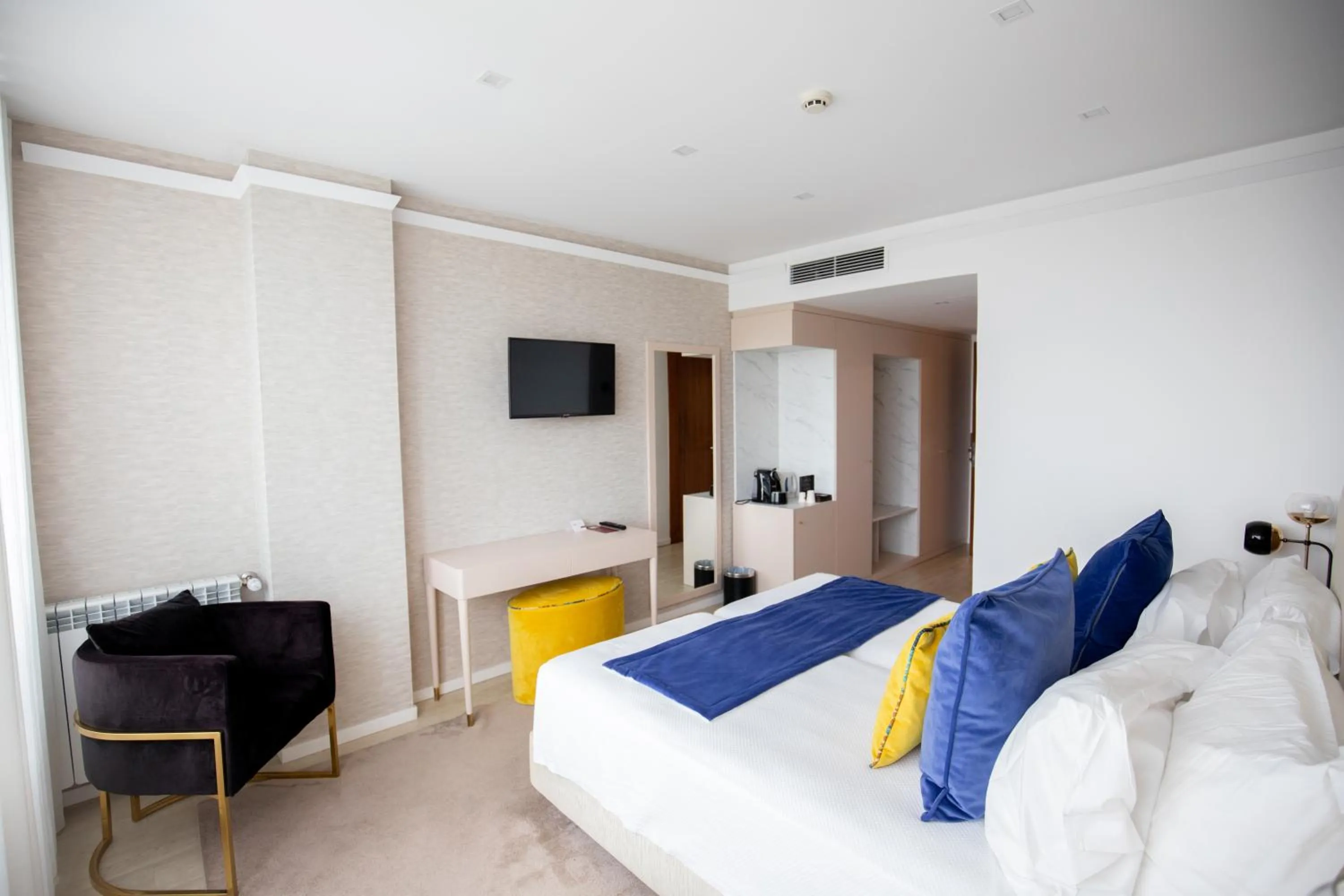 TV and multimedia, Bed in Hotel Lido