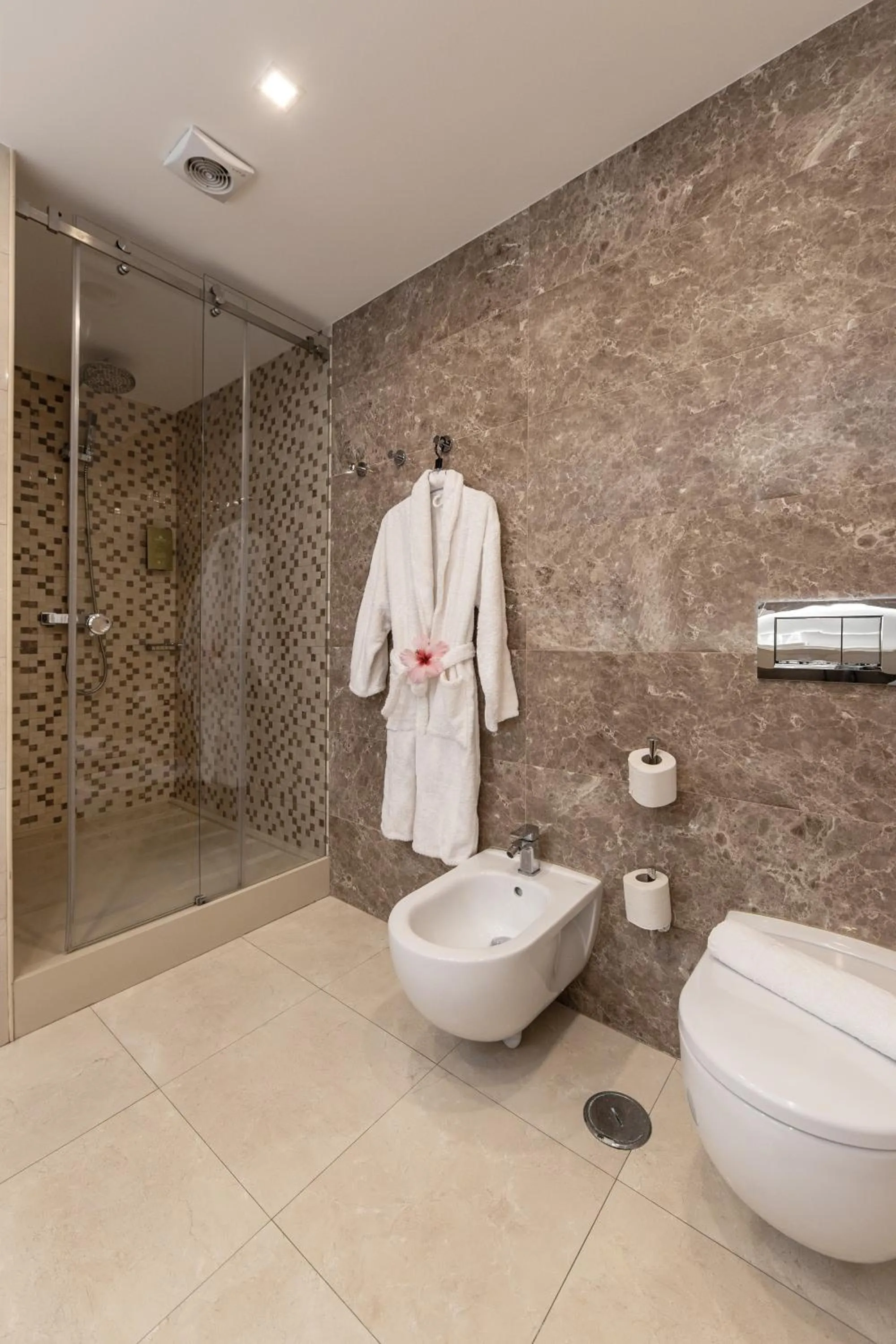 Shower in Hotel Lido