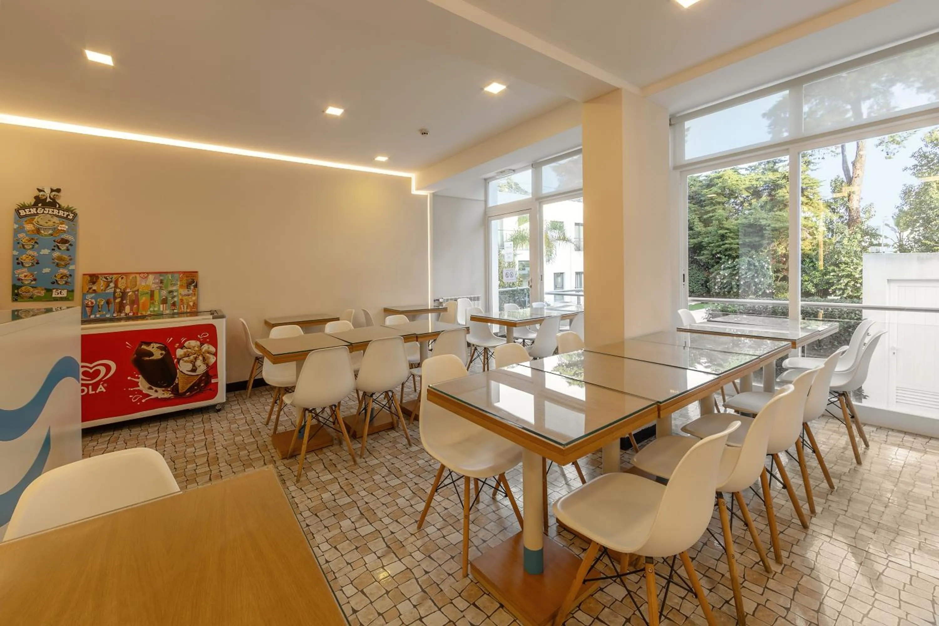 Restaurant/places to eat in Hotel Lido