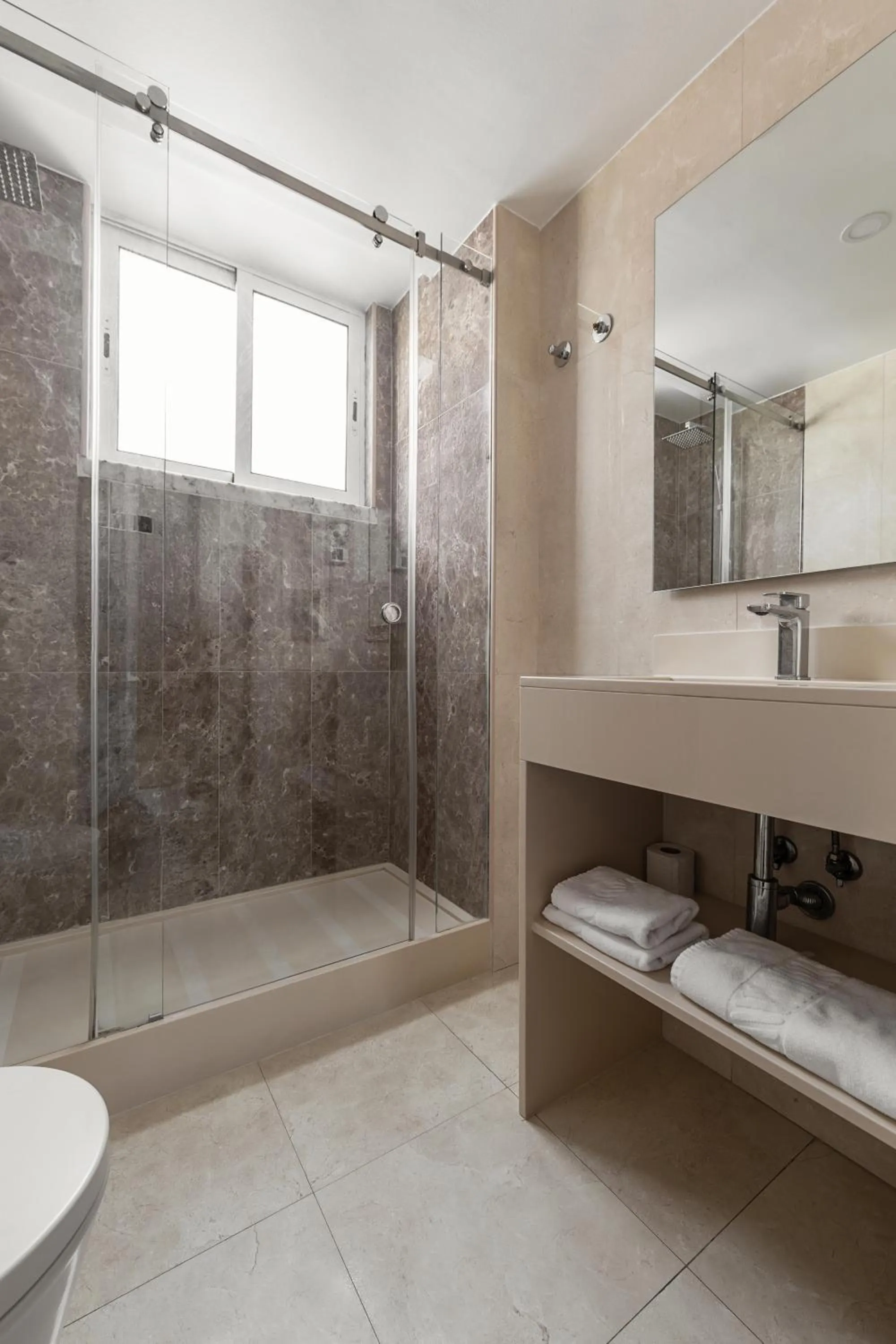 Shower in Hotel Lido