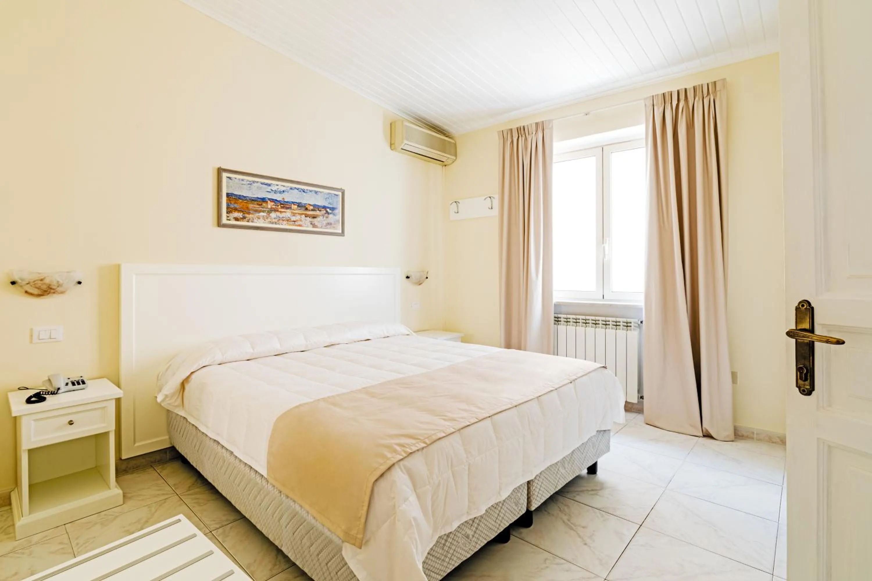 Bedroom, Bed in Hotel Da Raffaele