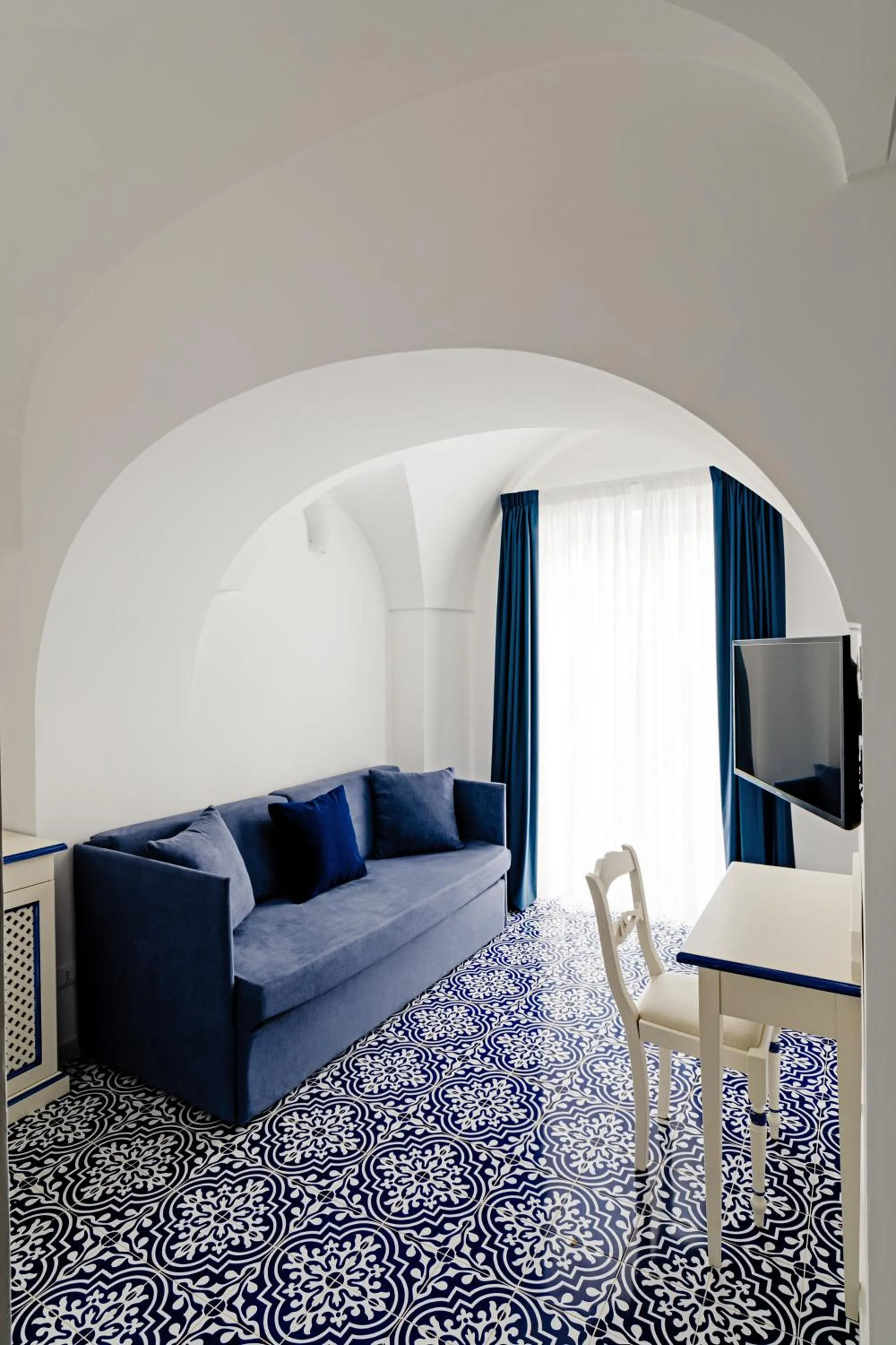 Living room, Bed in Hotel Da Raffaele