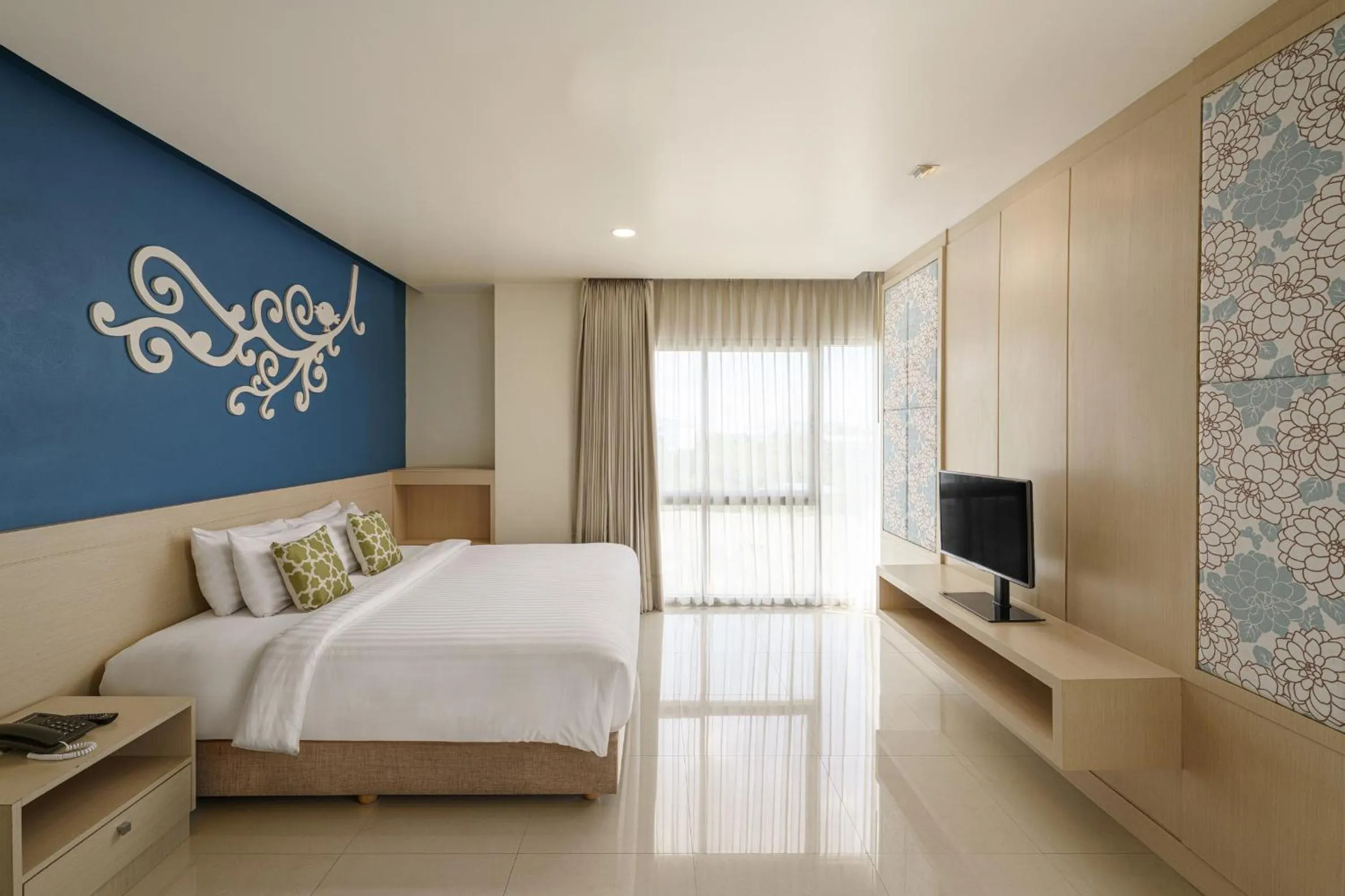 Bed in Jolly Suites&Spa Petkasem