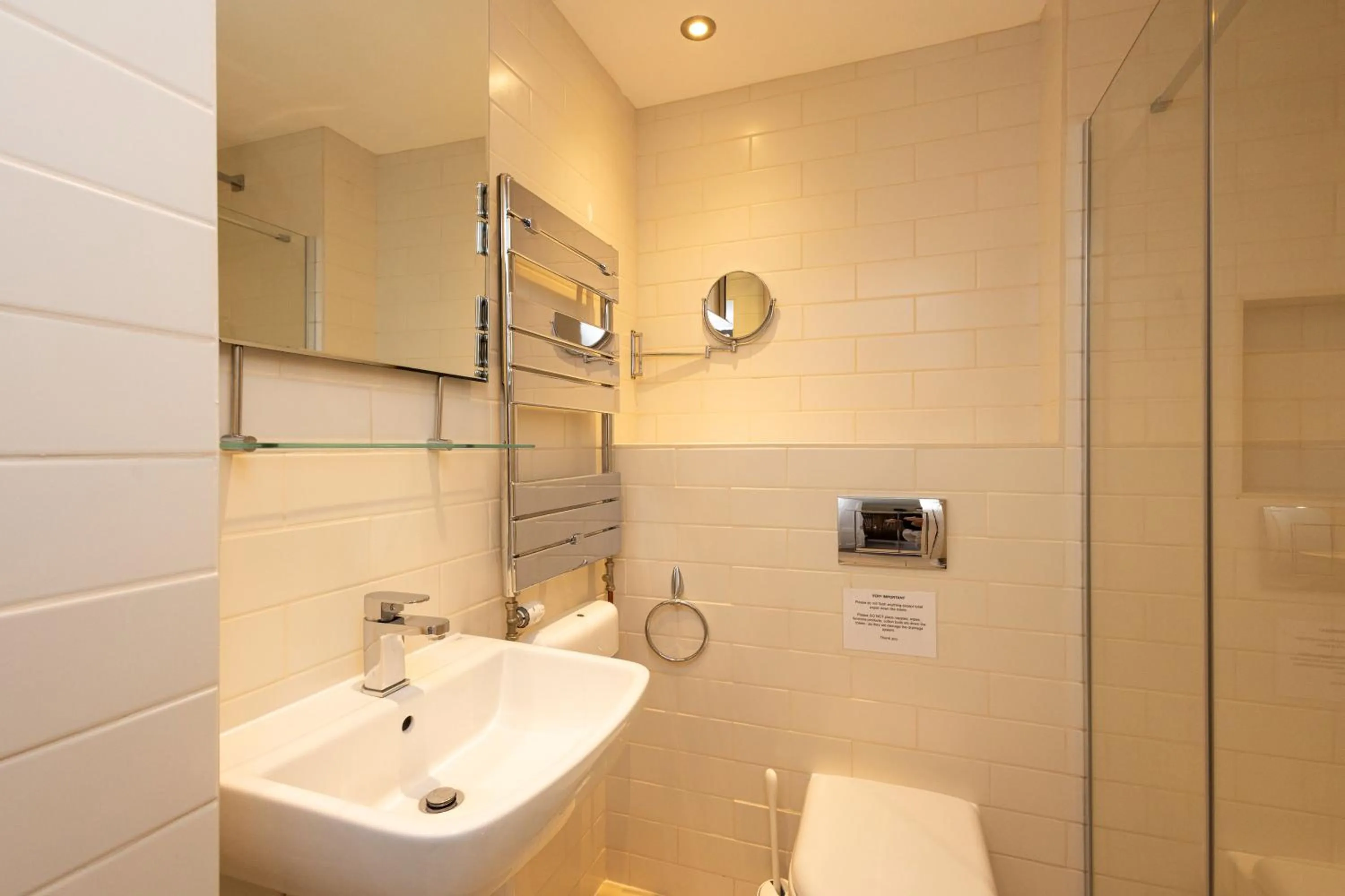 Bathroom in Altskeith Country House
