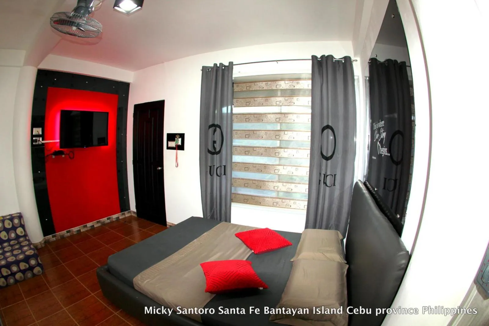 Bed in Micky Santoro Hotel & Restaurant