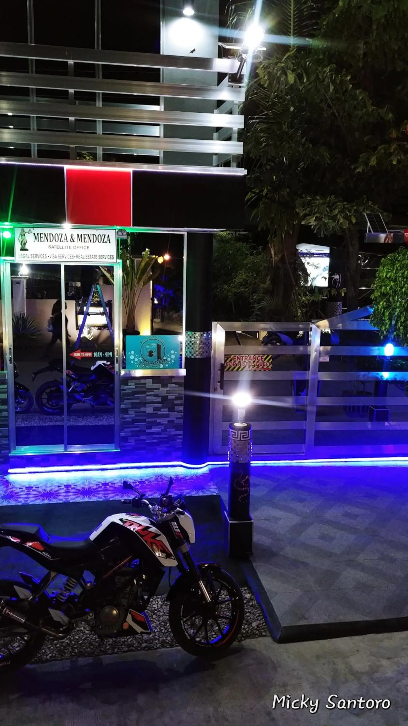 Micky Santoro Hotel & Restaurant