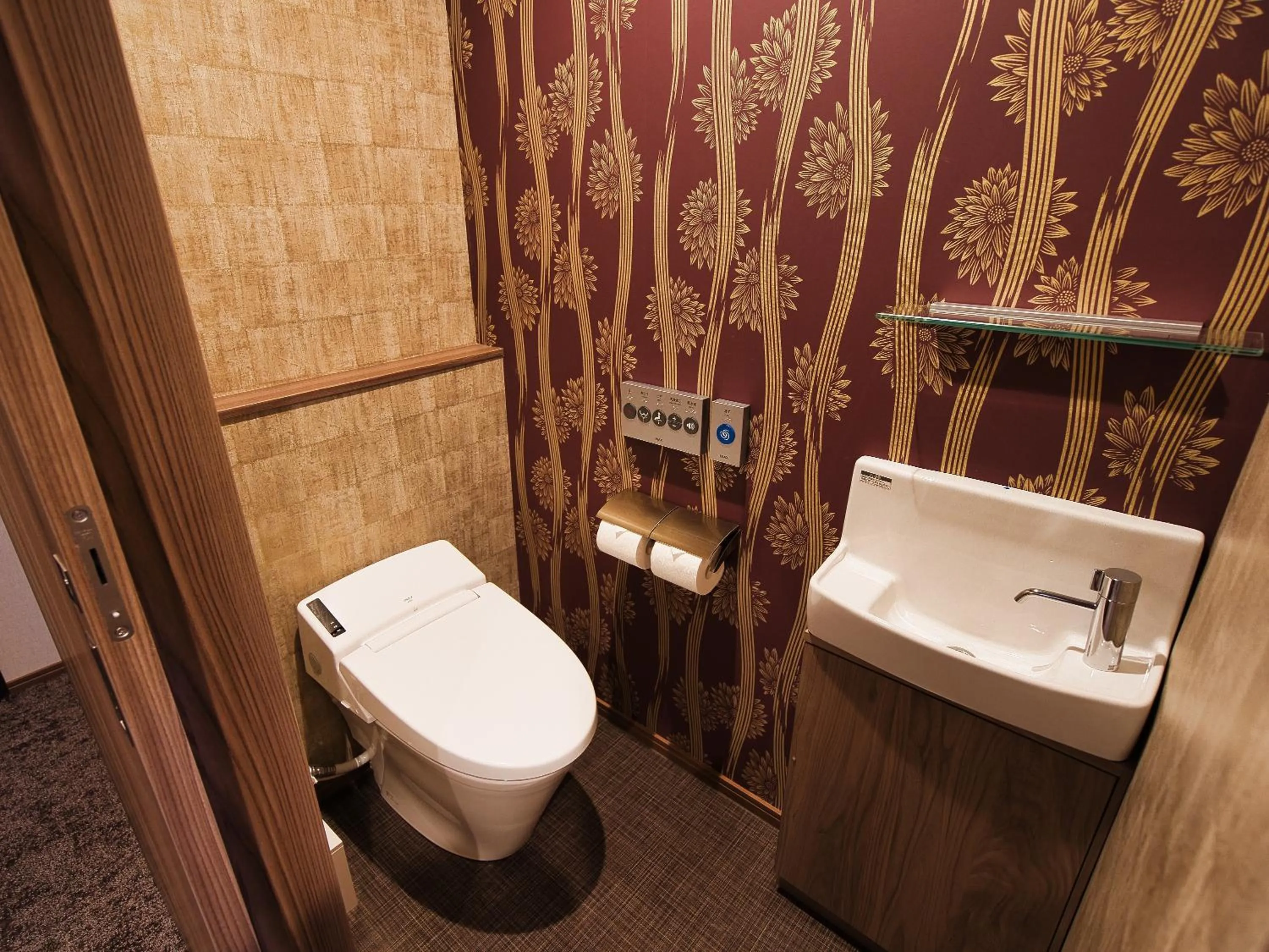 Toilet in Winery Hotel and Condominium HITOHANA