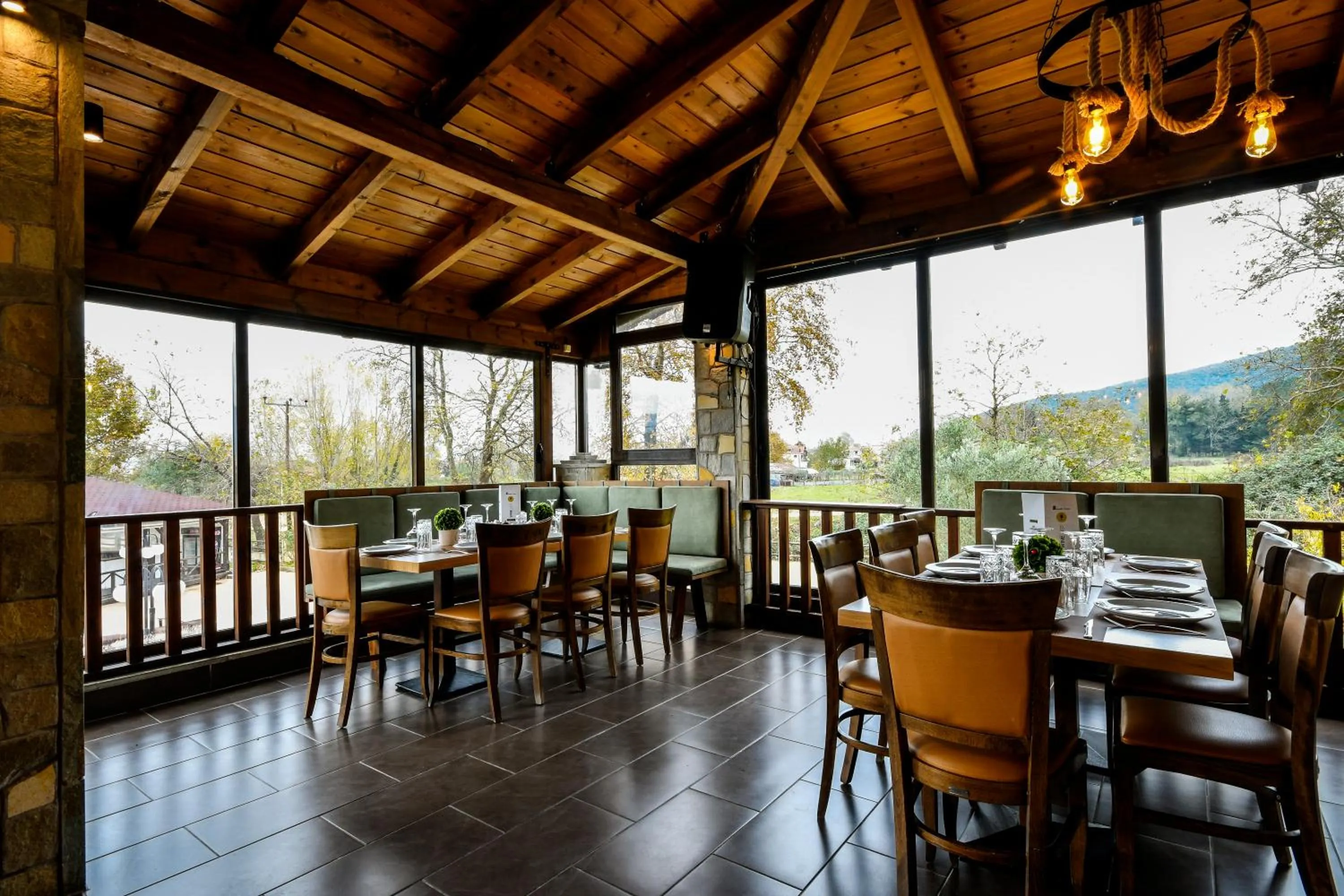 Restaurant/places to eat in Arhontiko Liamas