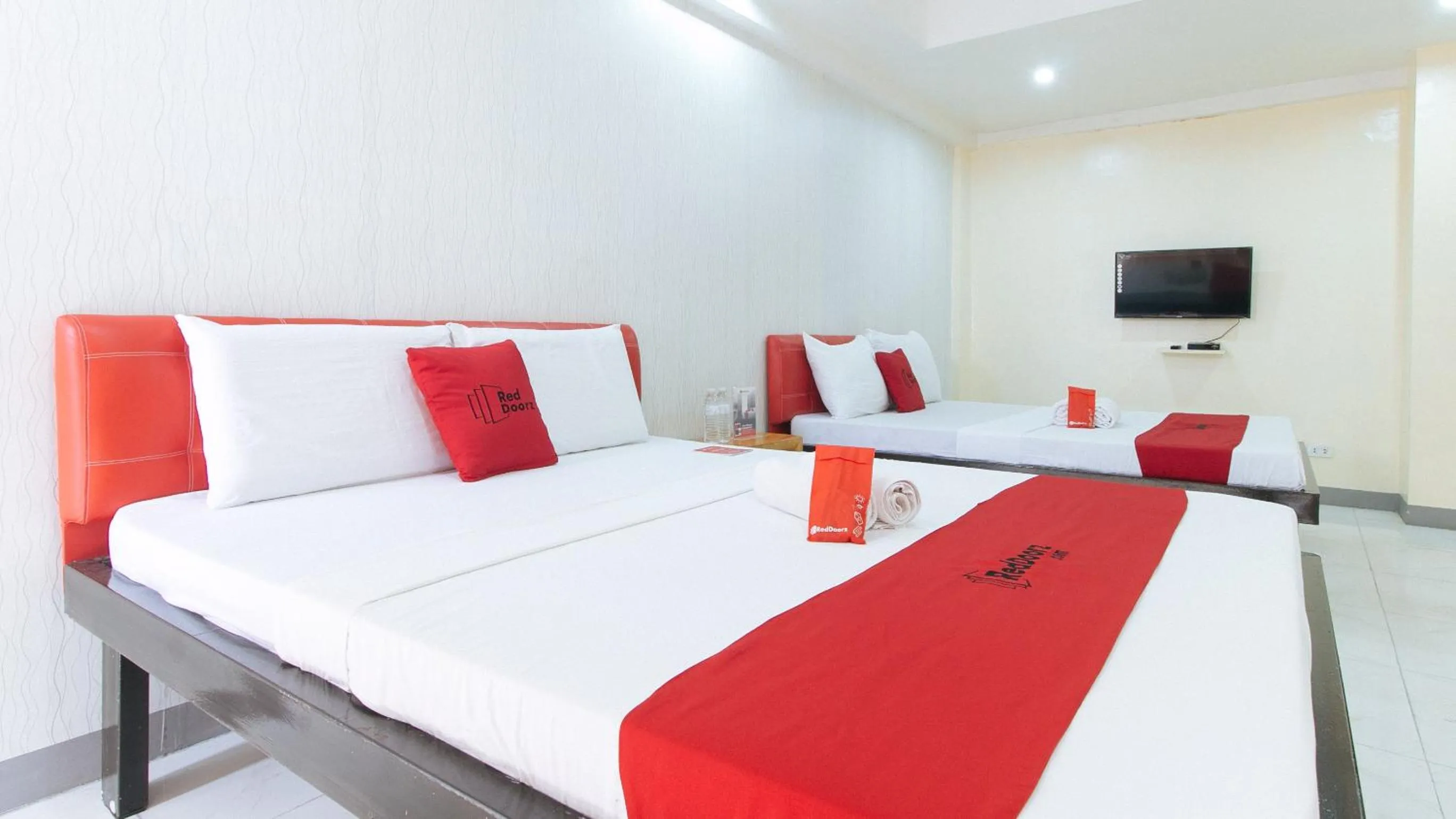 Bed in RedDoorz at DBuilders Rooms Lower Bicutan