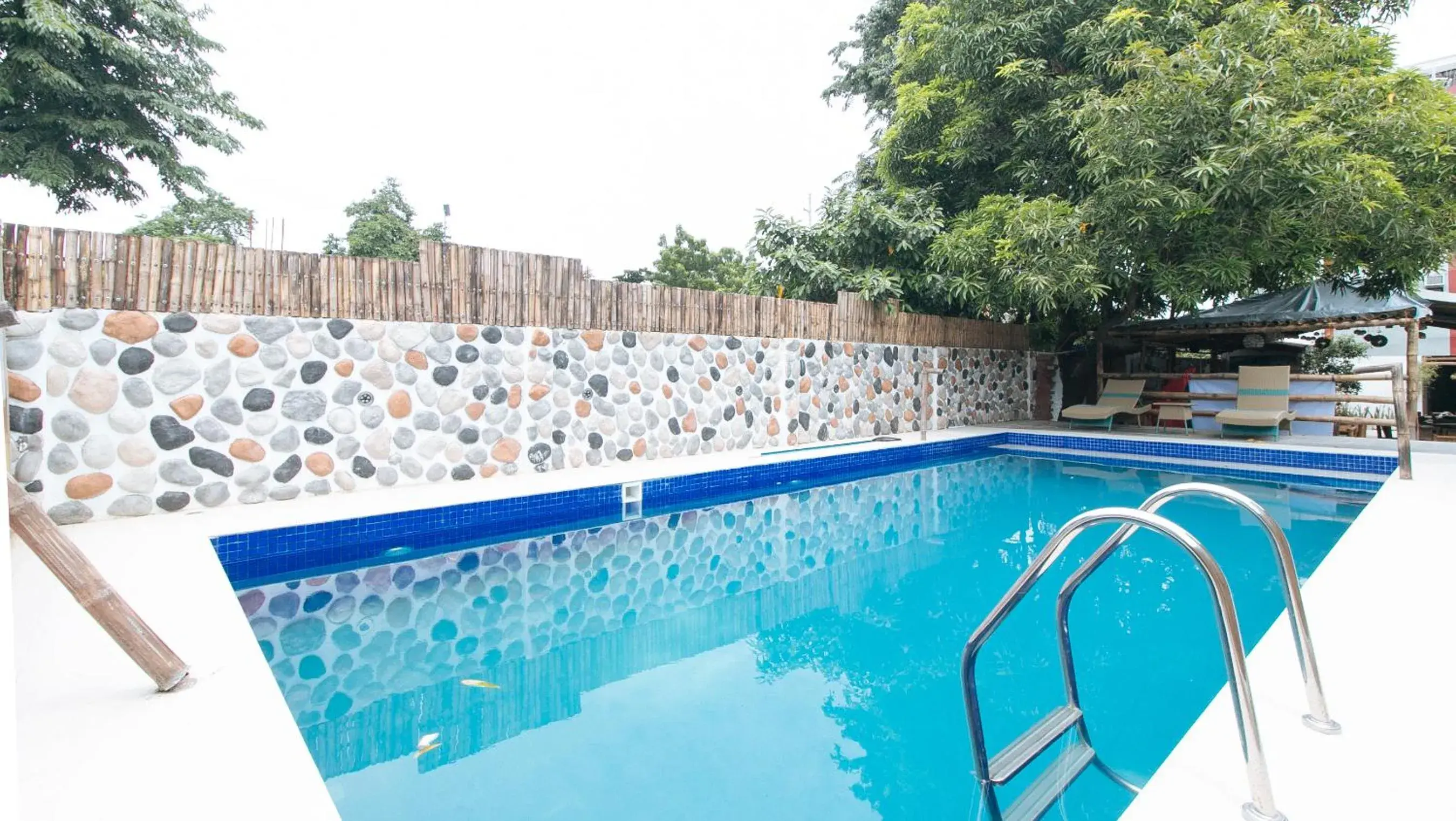 Pool view in RedDoorz at DBuilders Rooms Lower Bicutan Pool view in RedDoorz at DBuilders Rooms Lower Bicutan