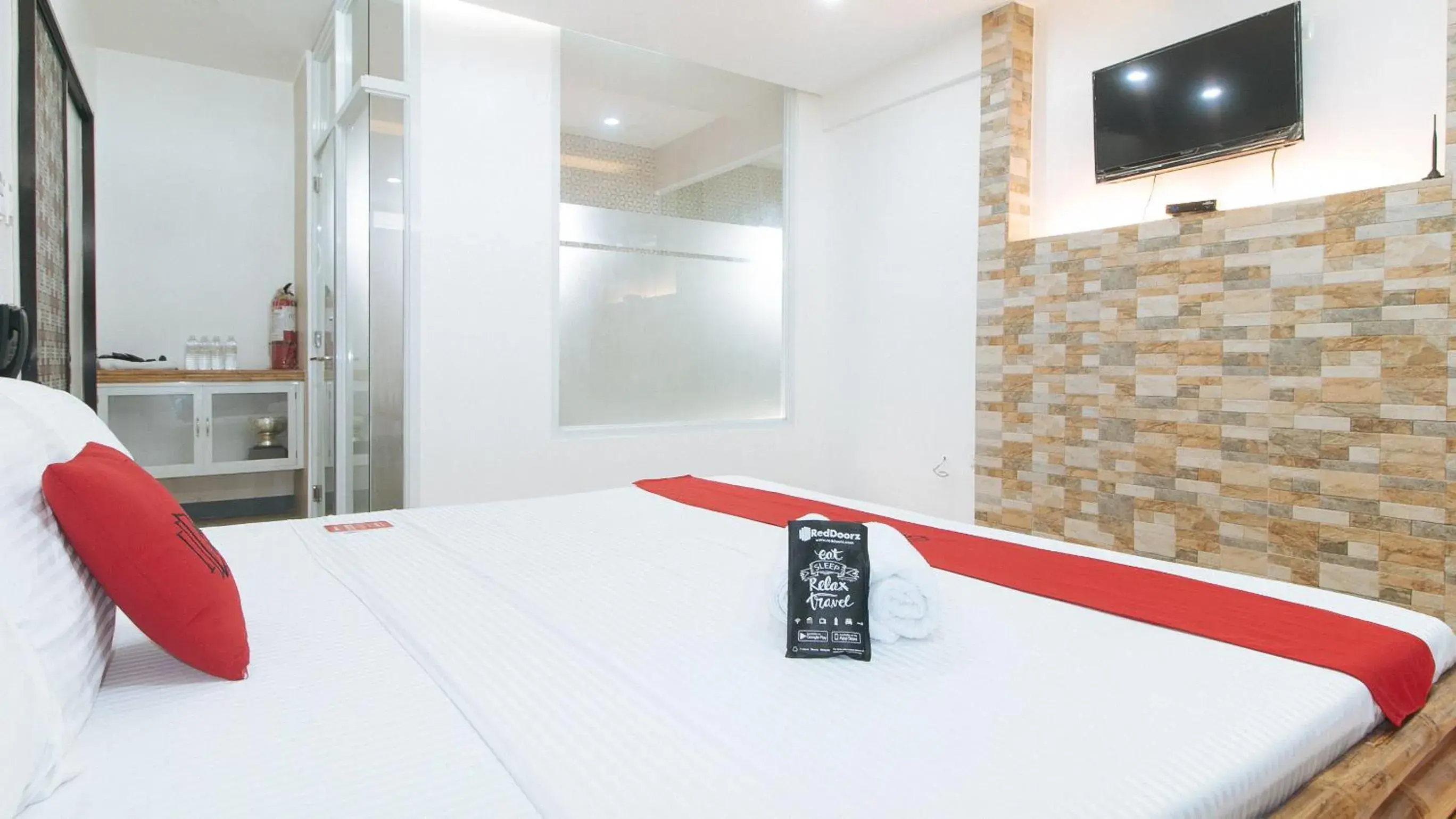 Bedroom, Bed in RedDoorz at DBuilders Rooms Lower Bicutan Bedroom, Bed in RedDoorz at DBuilders Rooms Lower Bicutan