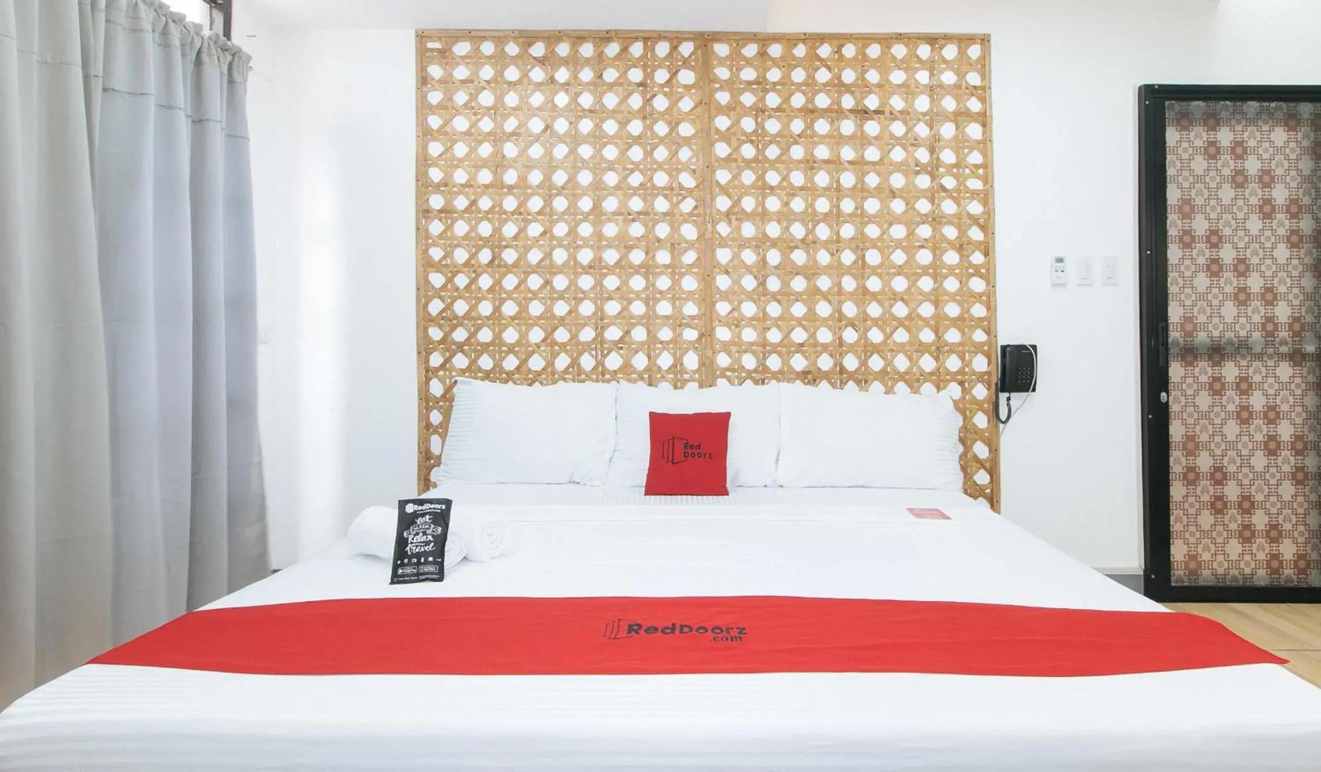 Bed in RedDoorz at DBuilders Rooms Lower Bicutan Bed in RedDoorz at DBuilders Rooms Lower Bicutan