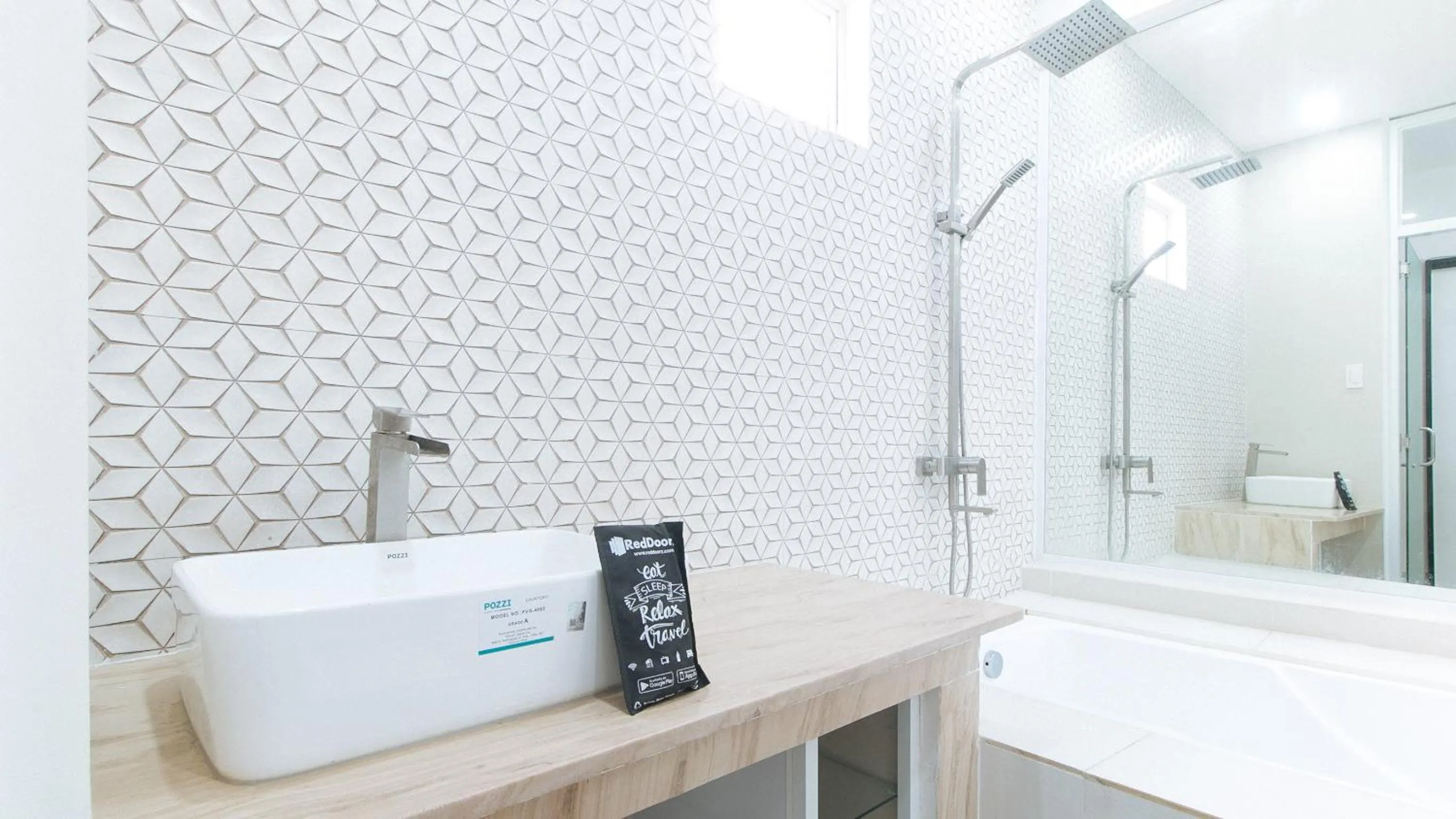 Bathroom in RedDoorz at DBuilders Rooms Lower Bicutan