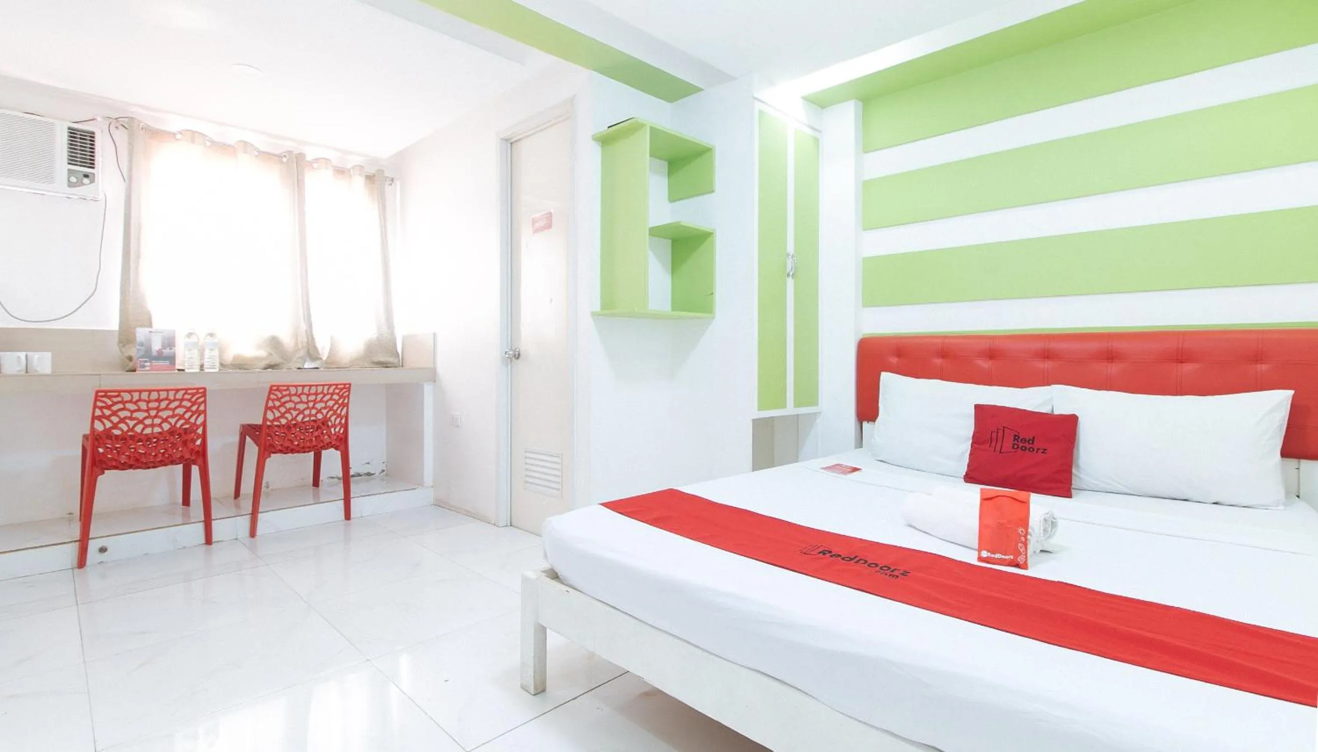 Bed in RedDoorz at DBuilders Rooms Lower Bicutan