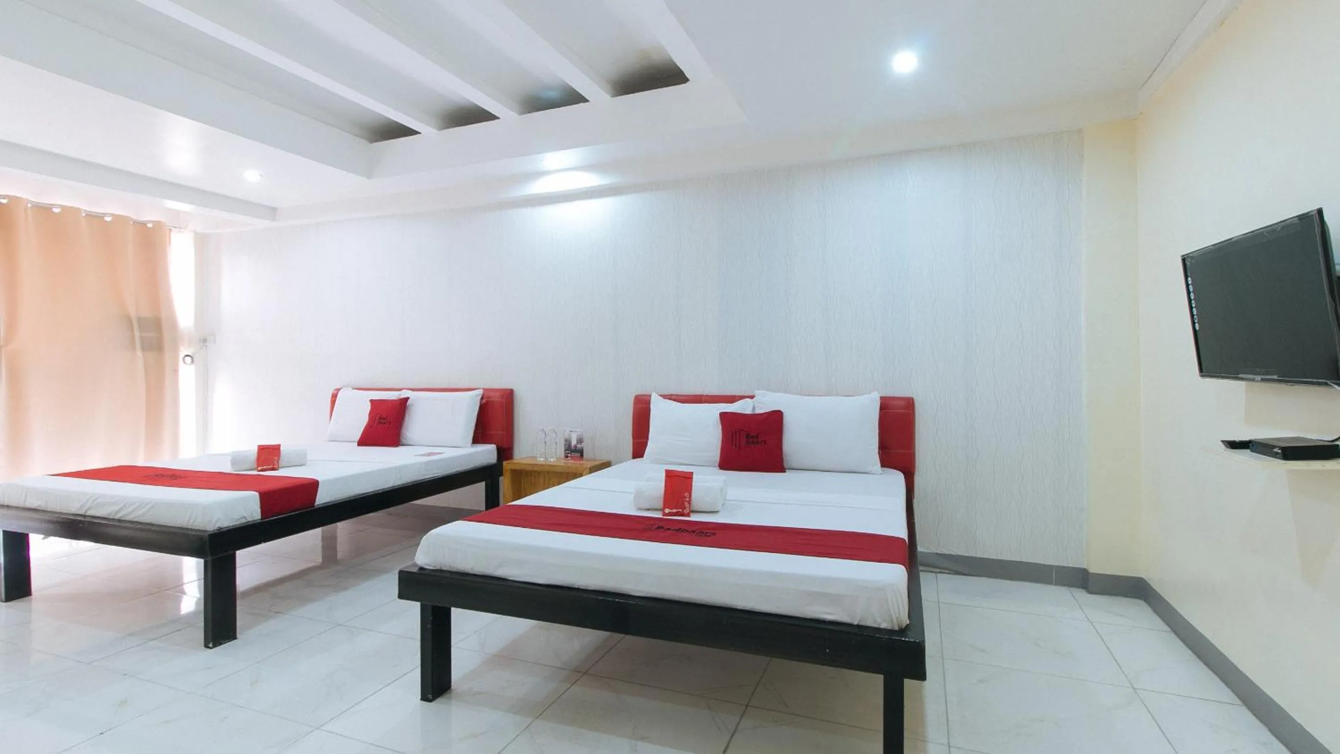 Photo of the whole room, Bed in RedDoorz at DBuilders Rooms Lower Bicutan