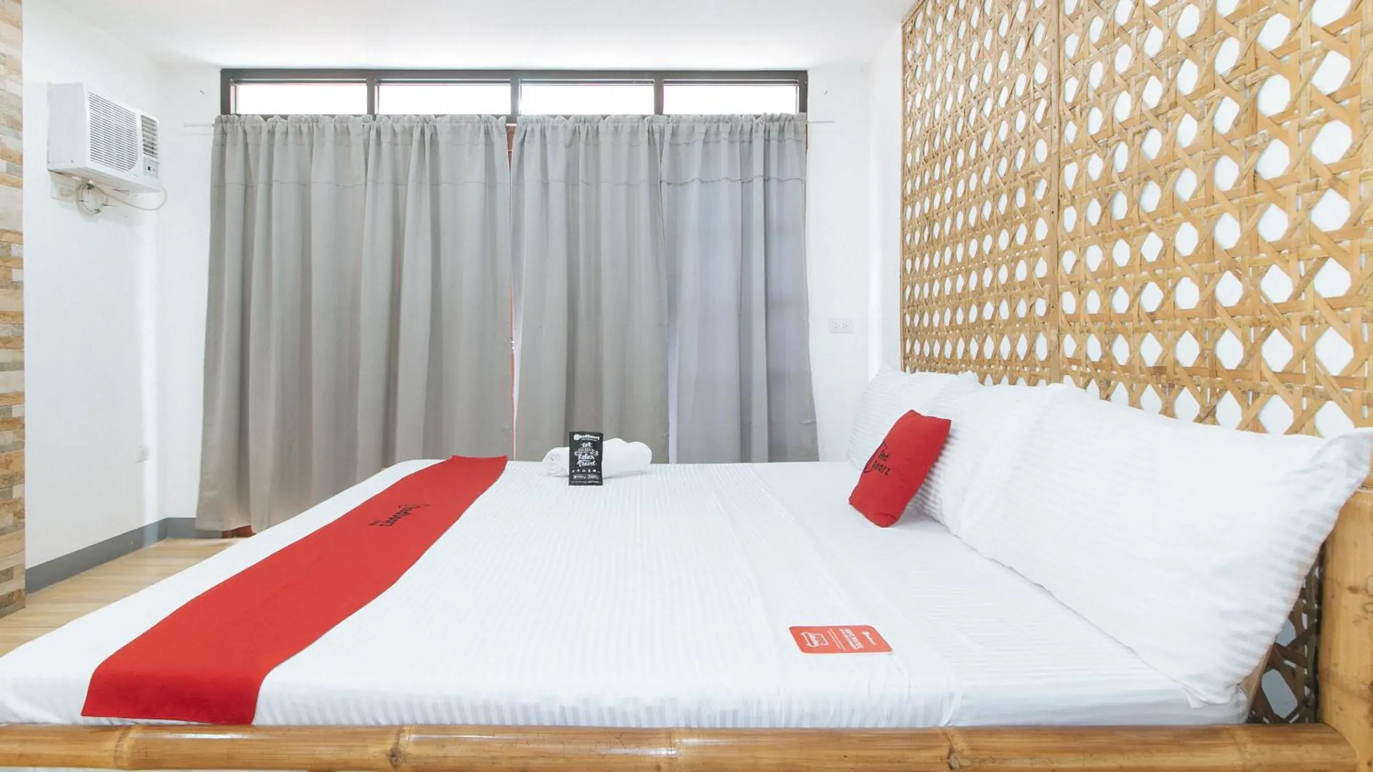 Photo of the whole room, Bed in RedDoorz at DBuilders Rooms Lower Bicutan Photo of the whole room, Bed in RedDoorz at DBuilders Rooms Lower Bicutan