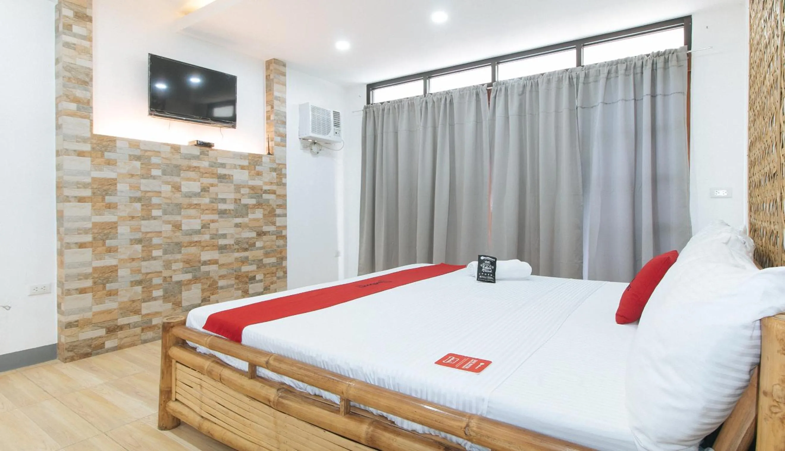Bed in RedDoorz at DBuilders Rooms Lower Bicutan